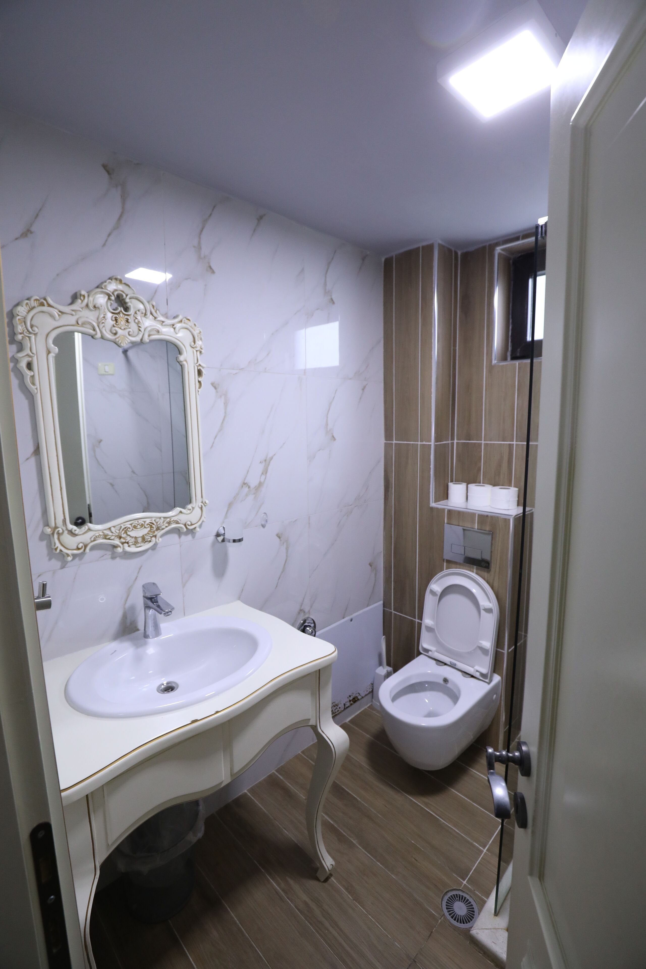 Hotel 1 Maji