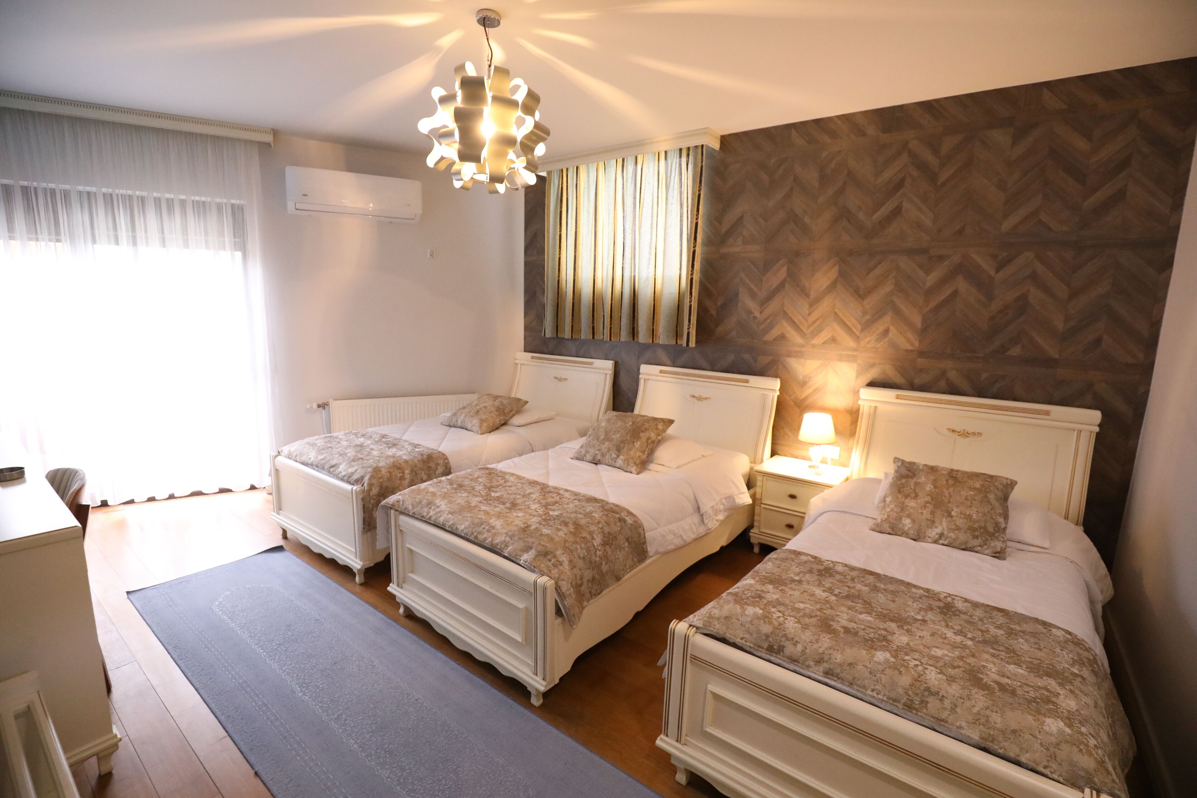 Hotel 1 Maji