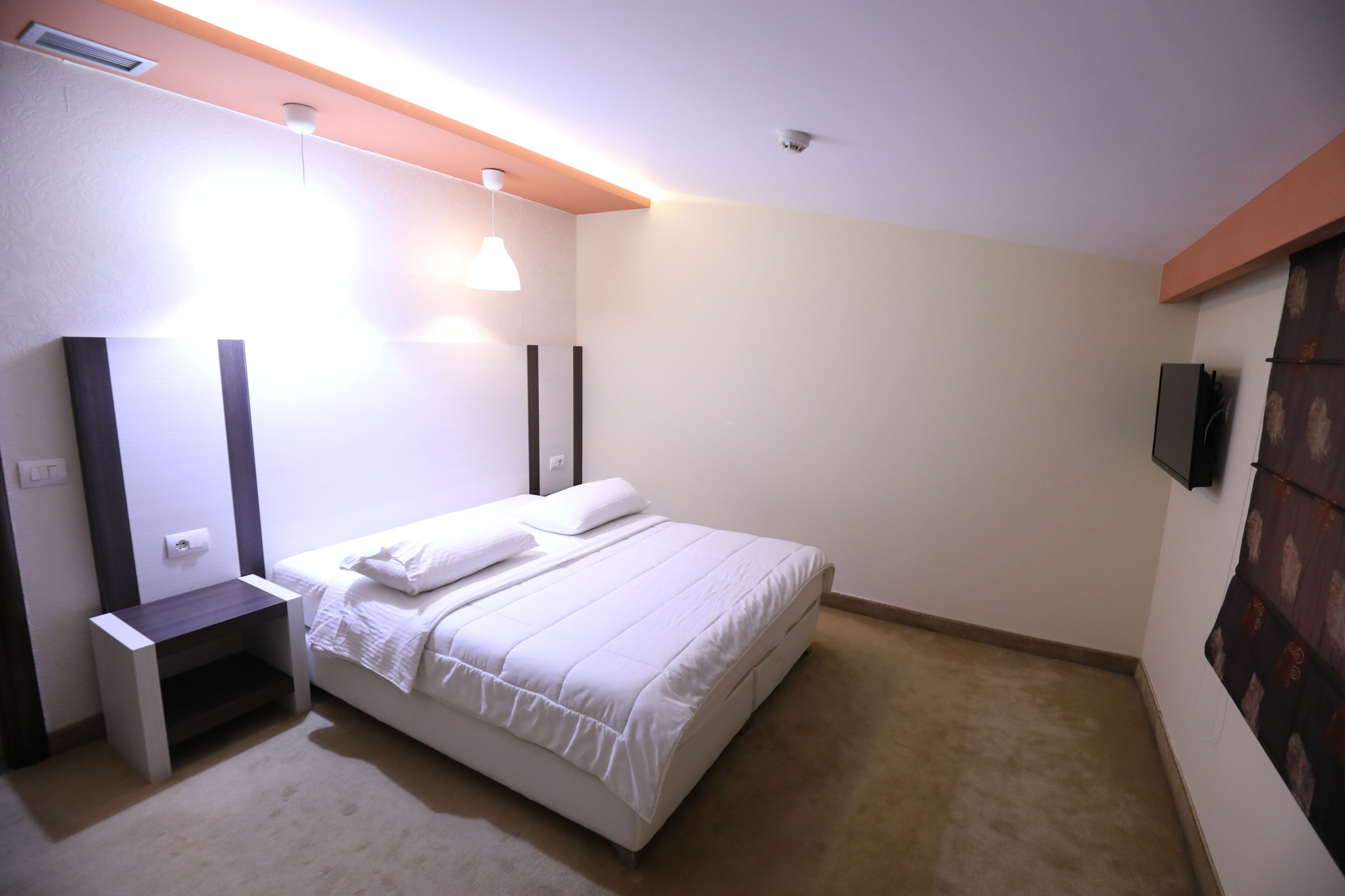 Hotel 1 Maji