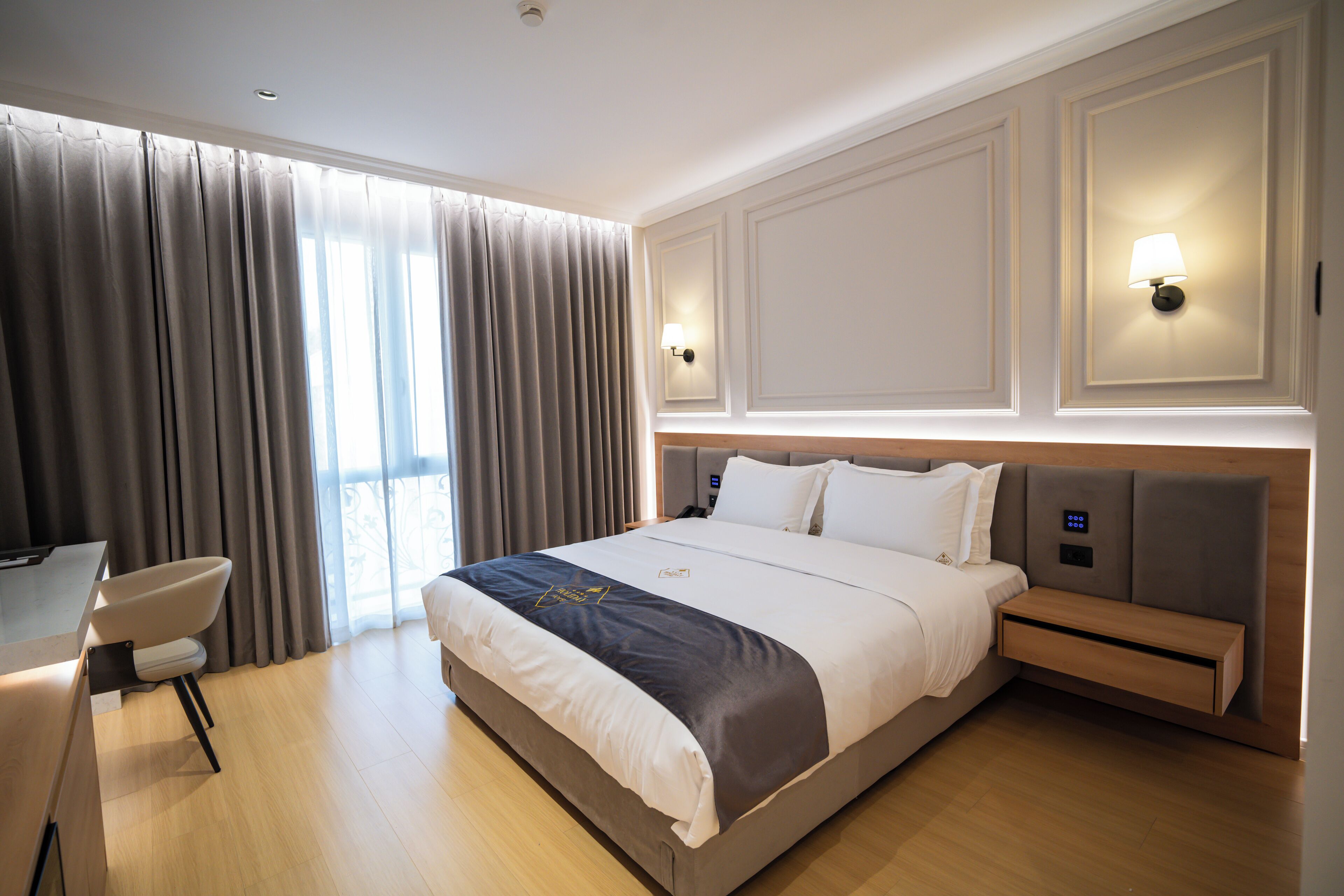 Holiday Hotel