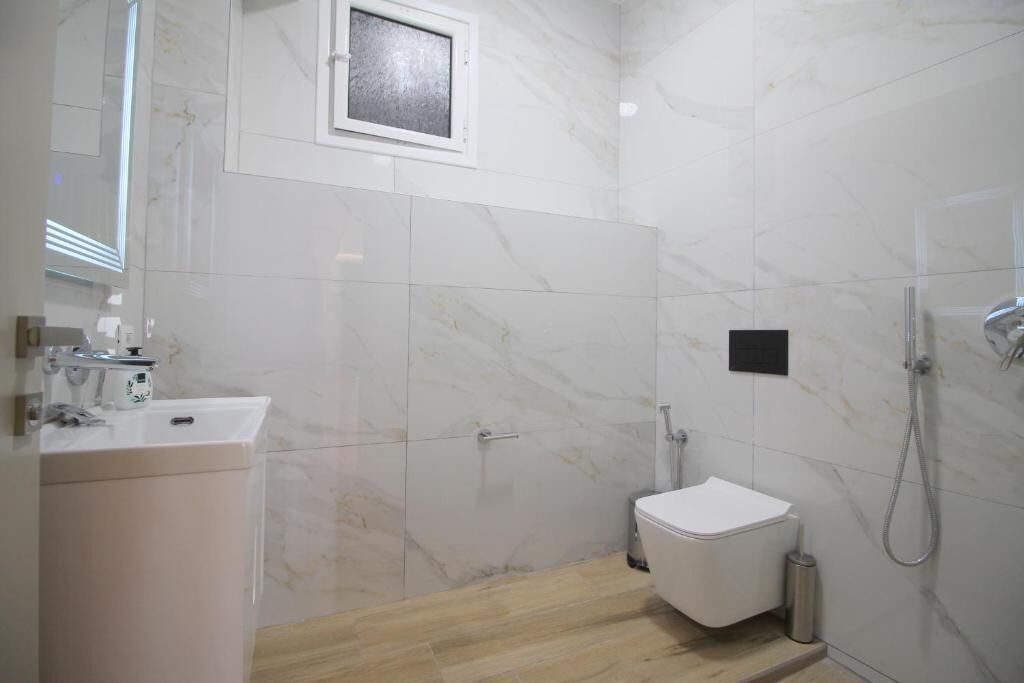Alis Apartments