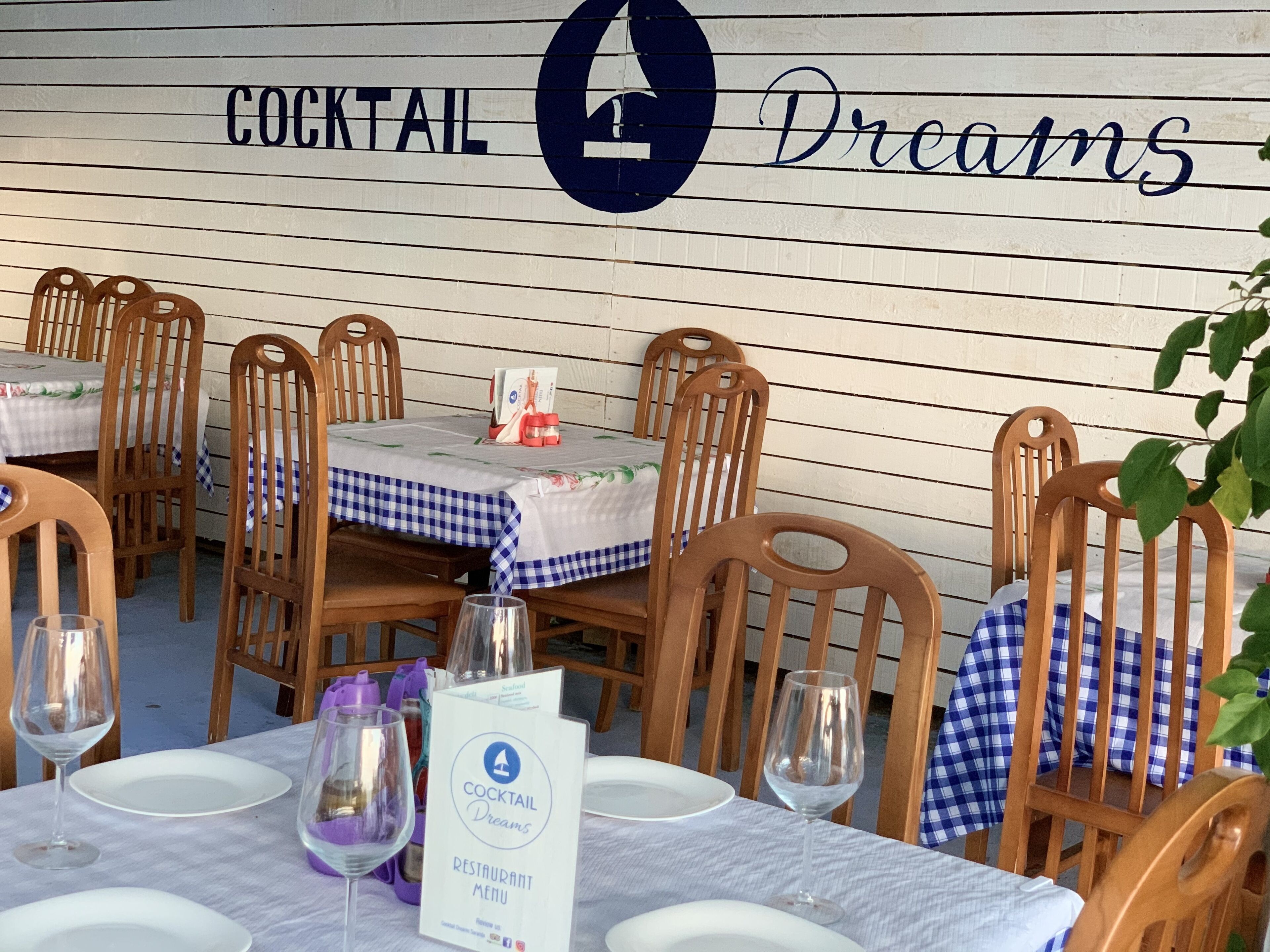 Cocktail & Dreams - Beach Hotel