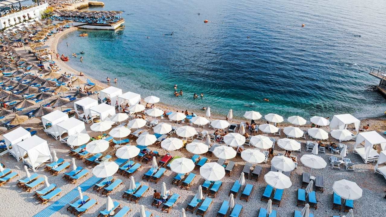 Cocktail & Dreams - Beach Hotel