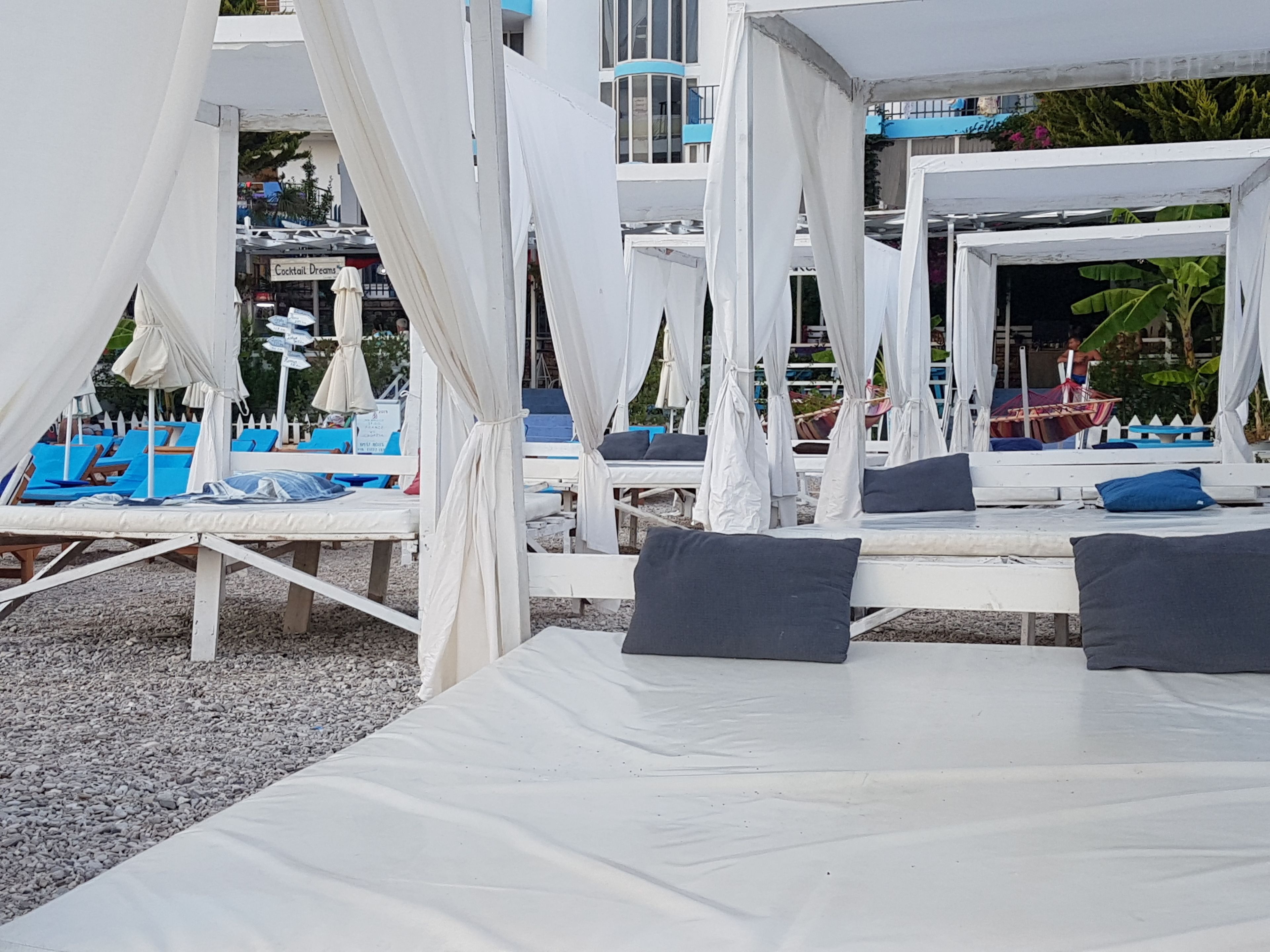 Cocktail & Dreams - Beach Hotel