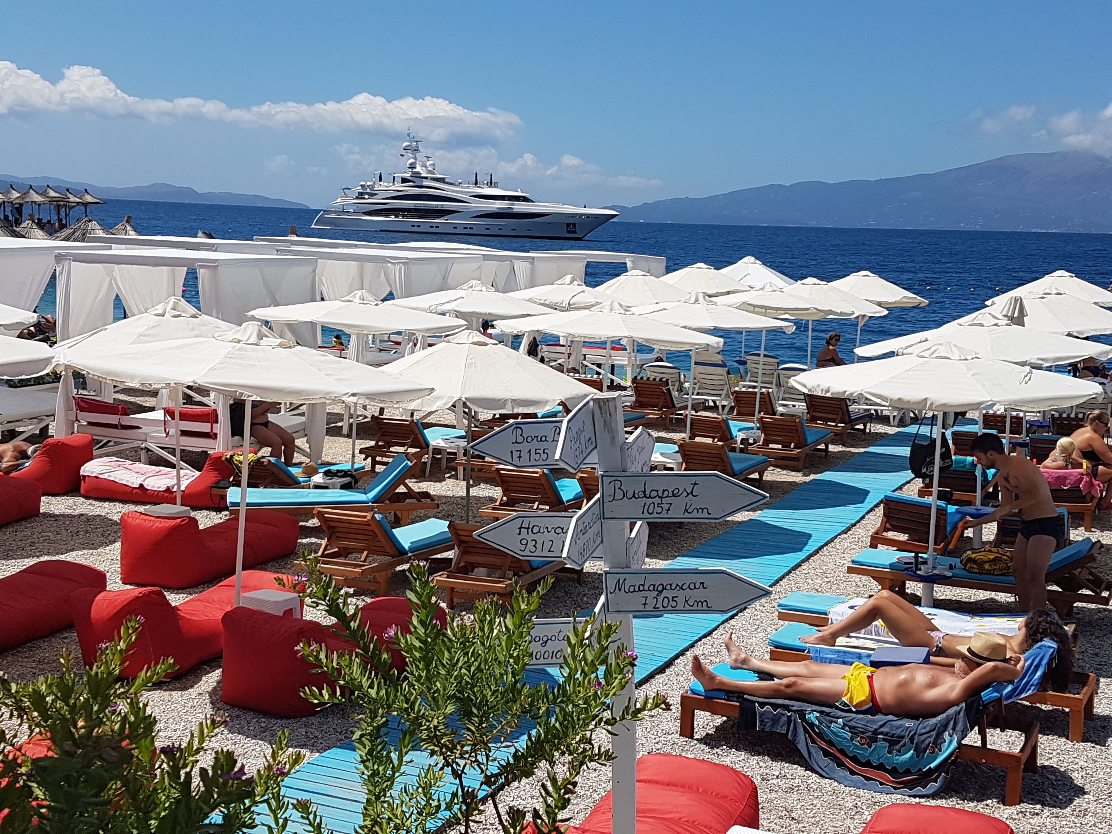Cocktail & Dreams - Beach Hotel