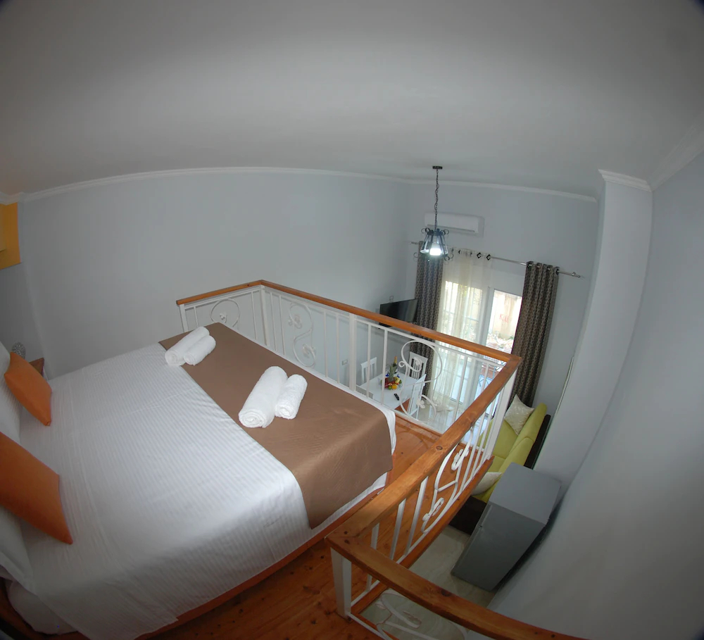 Crown Deluxe Apartments