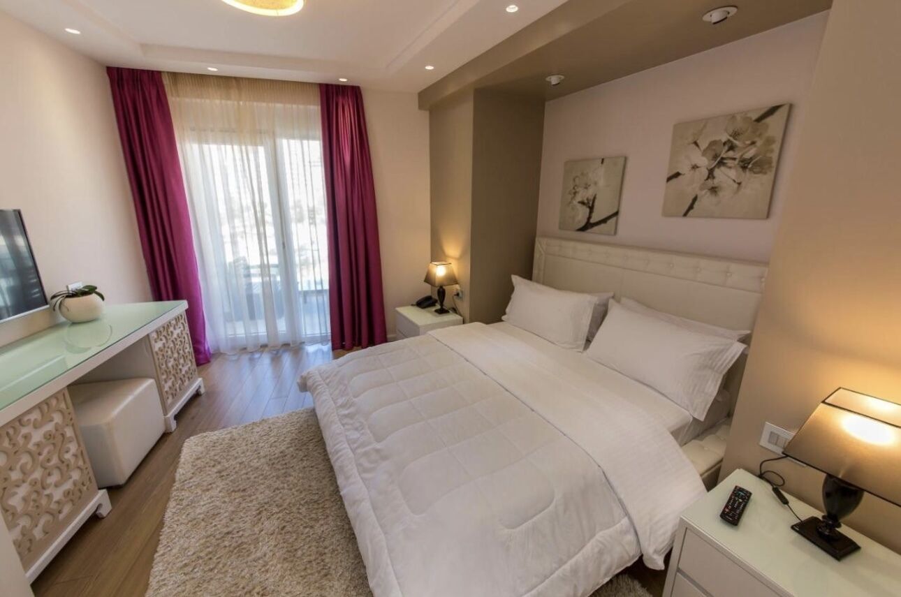 Demi Hotel