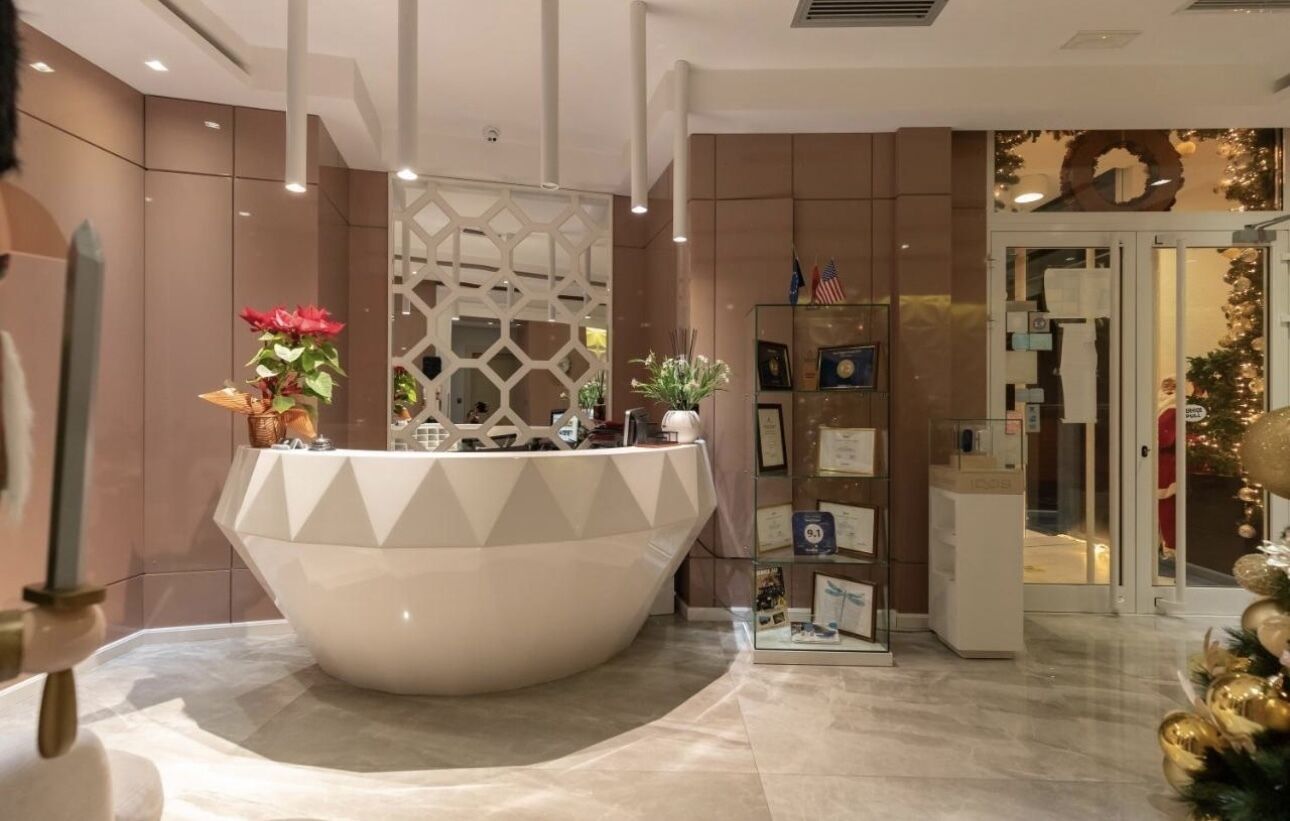 Demi Hotel