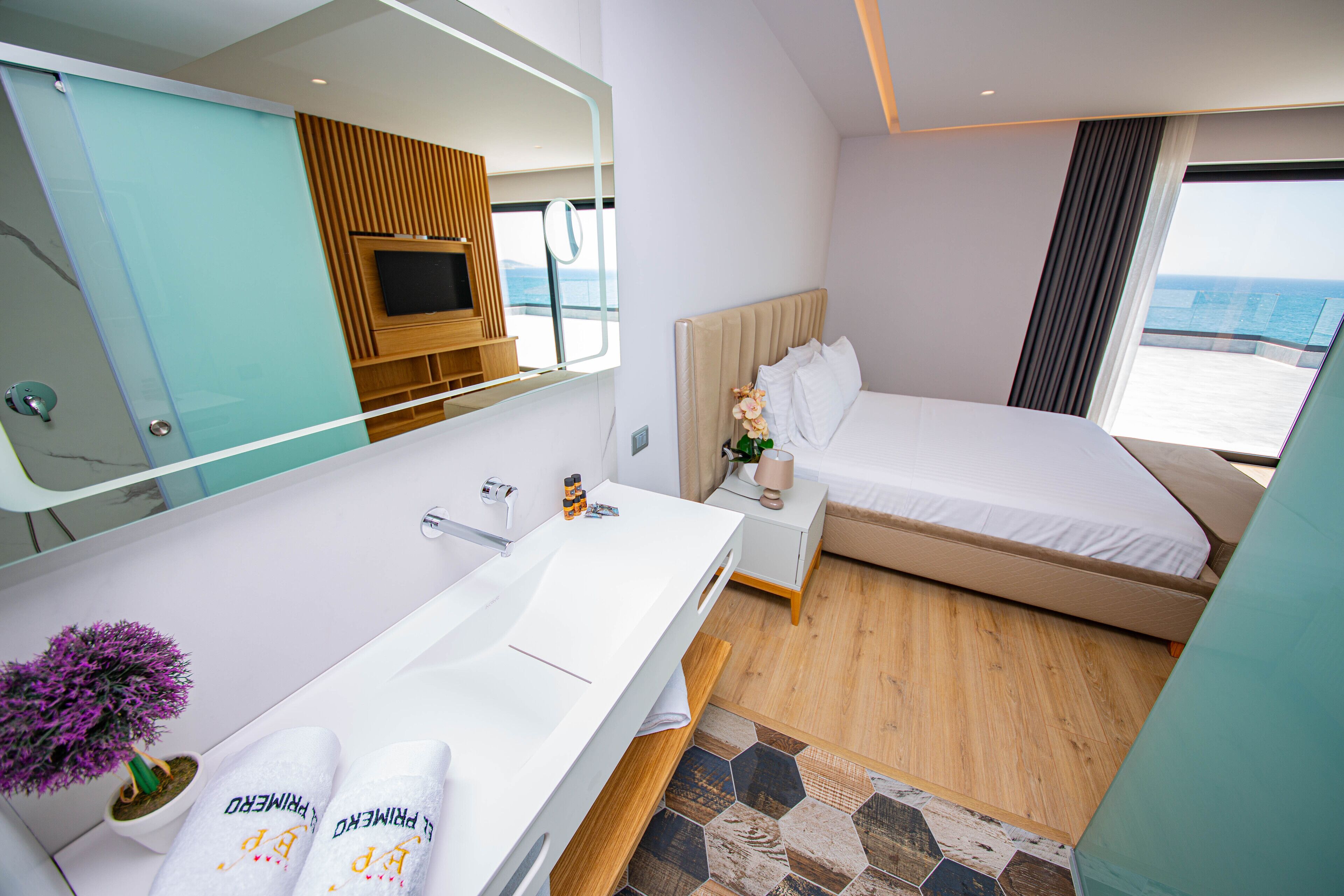 El Primero Hotel