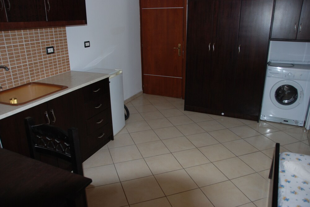 Leka Apartments