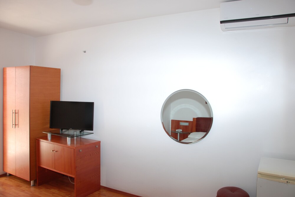 Vola Hotel
