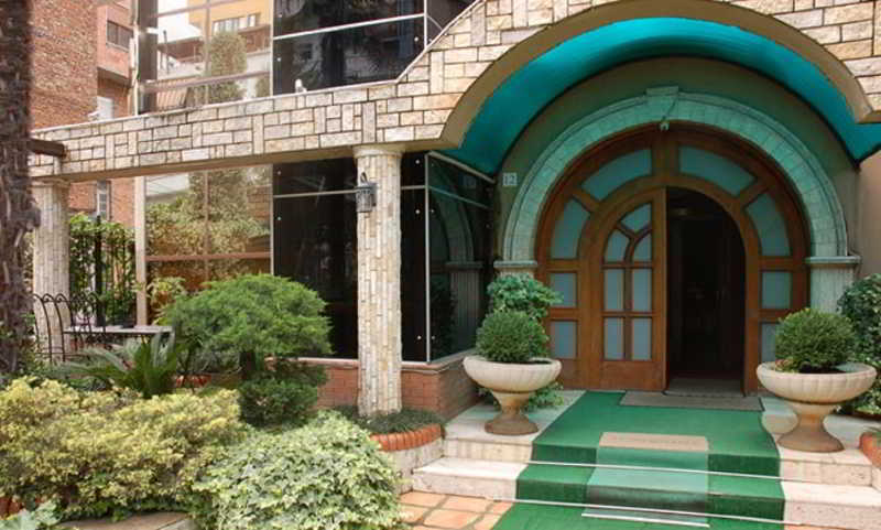 Broadway Hotel