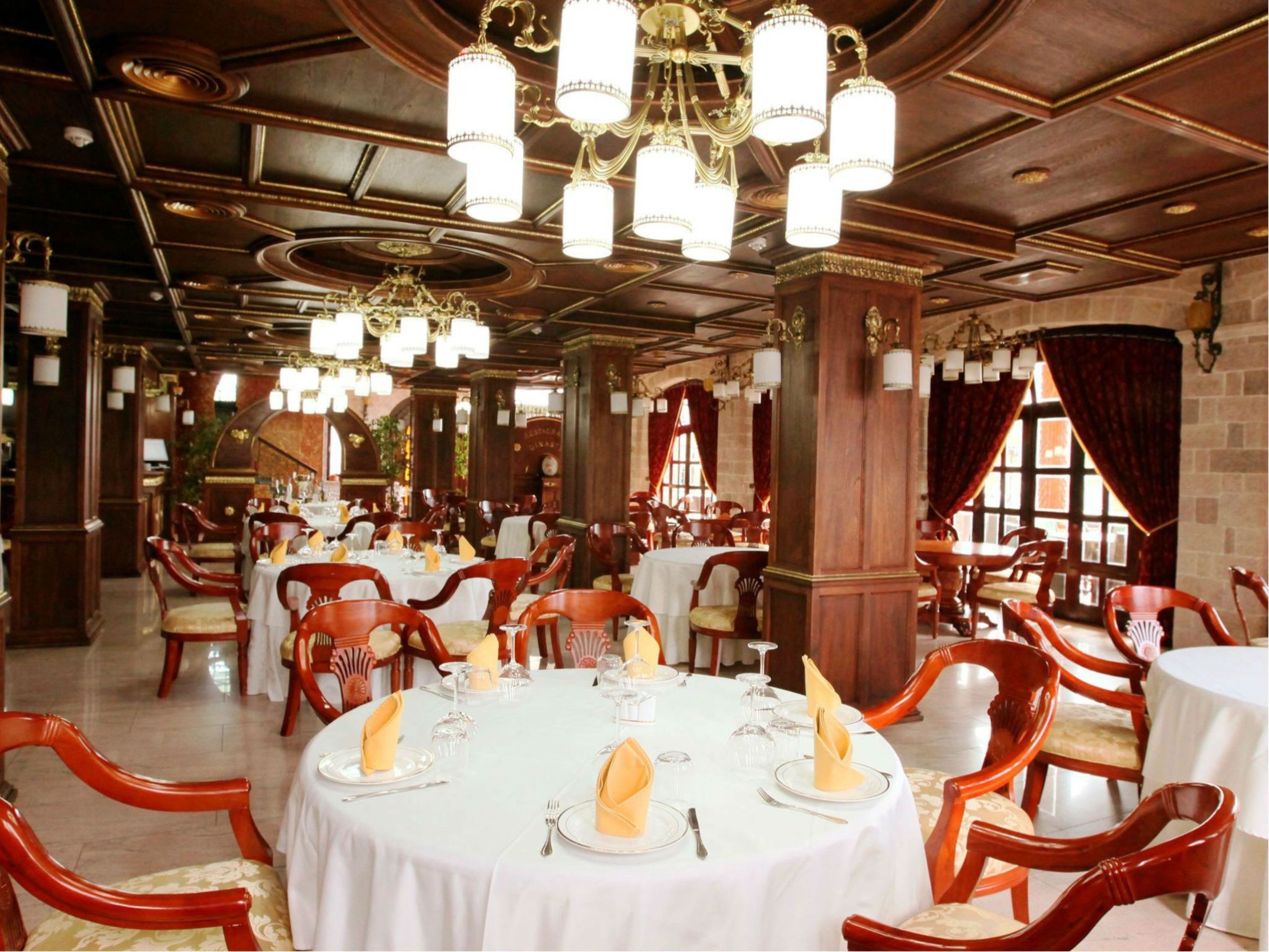 Dinasty Hotel