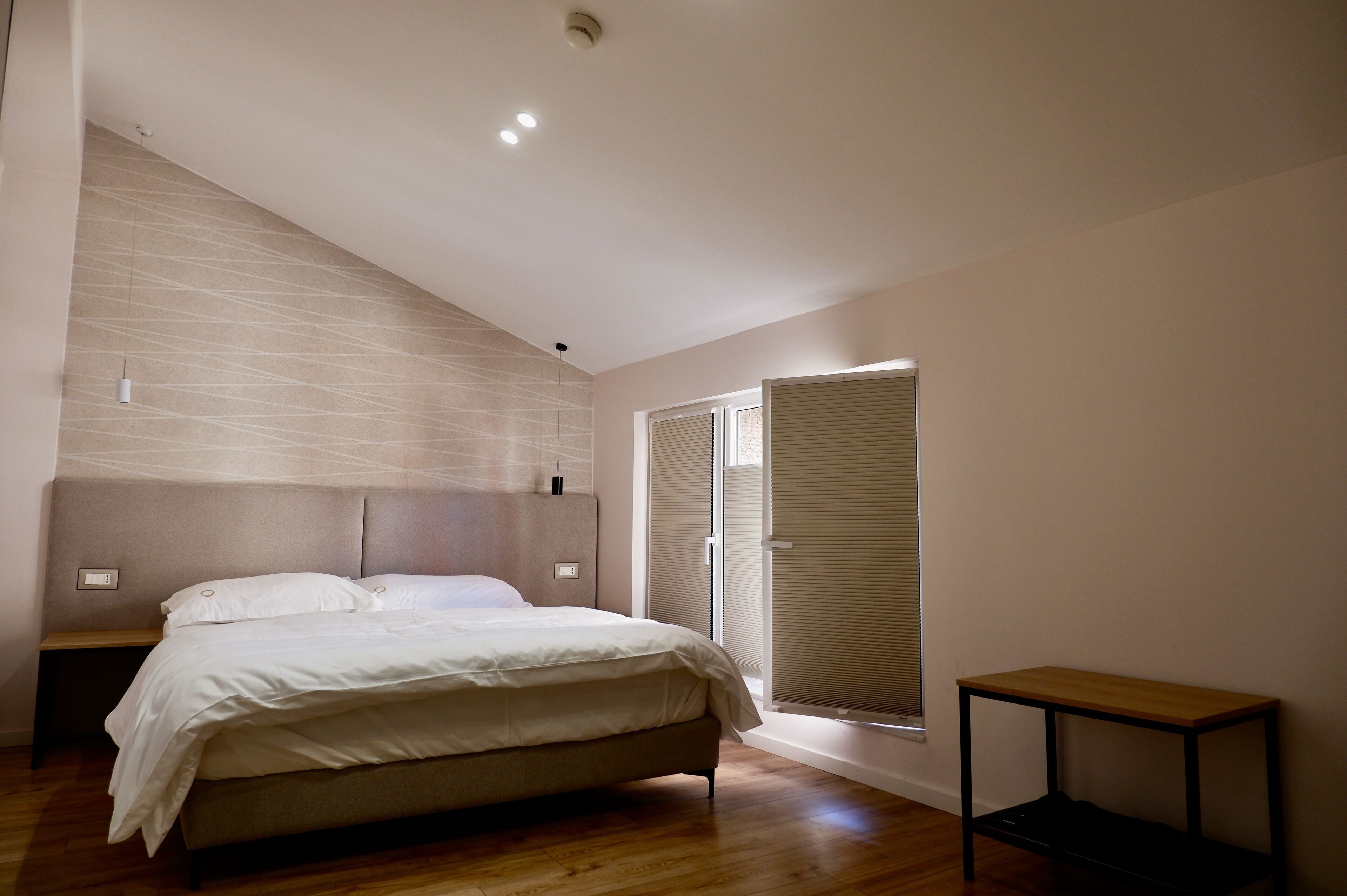 D-Rooms
