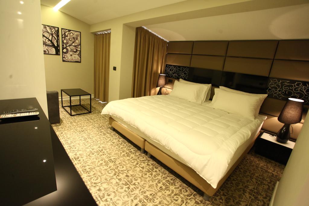 Senator Hotel