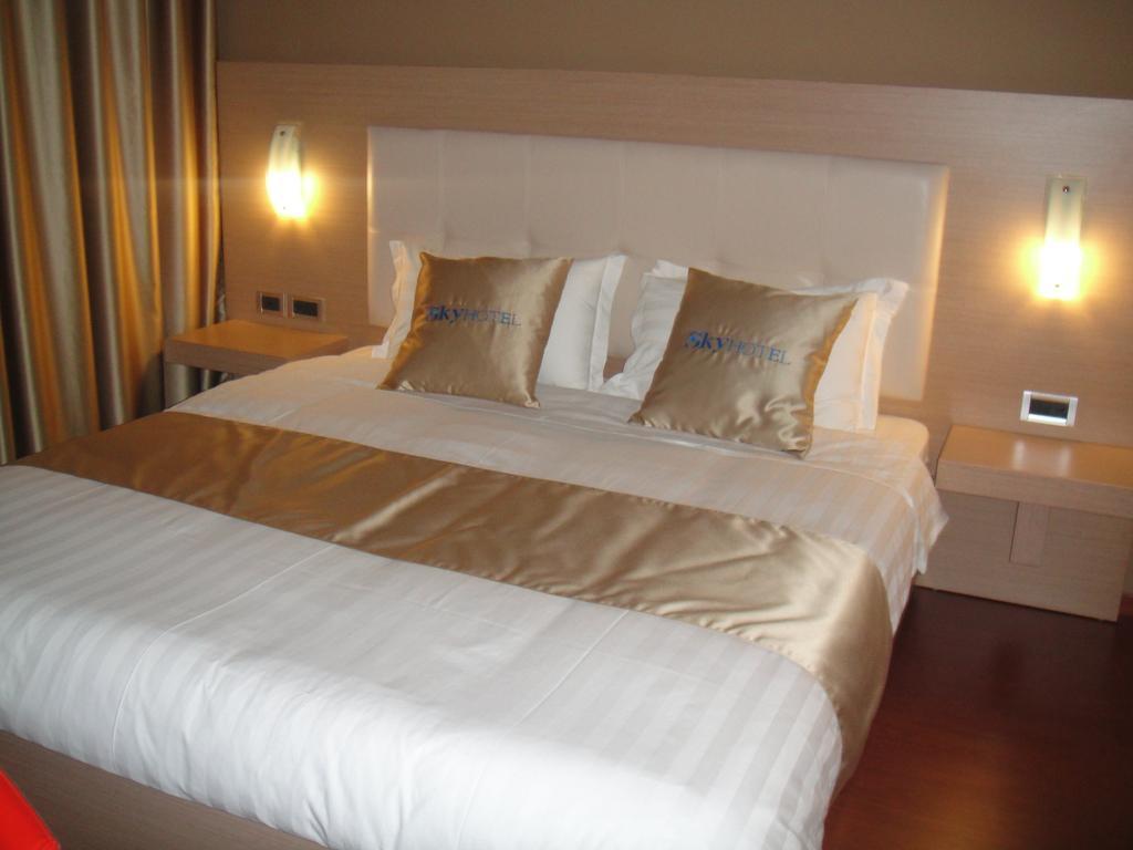 Sky 2 Hotel