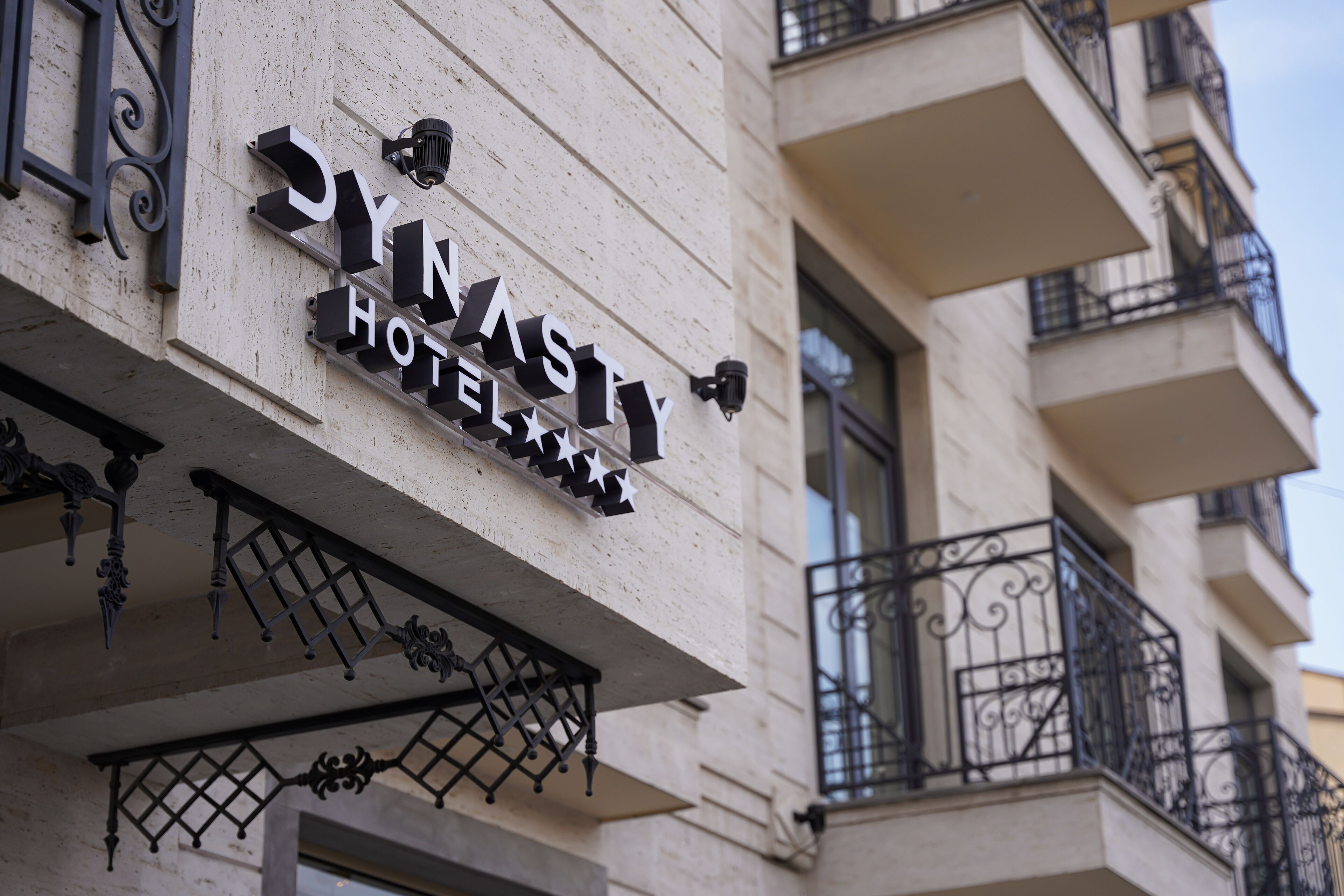 Dynasty Hotel