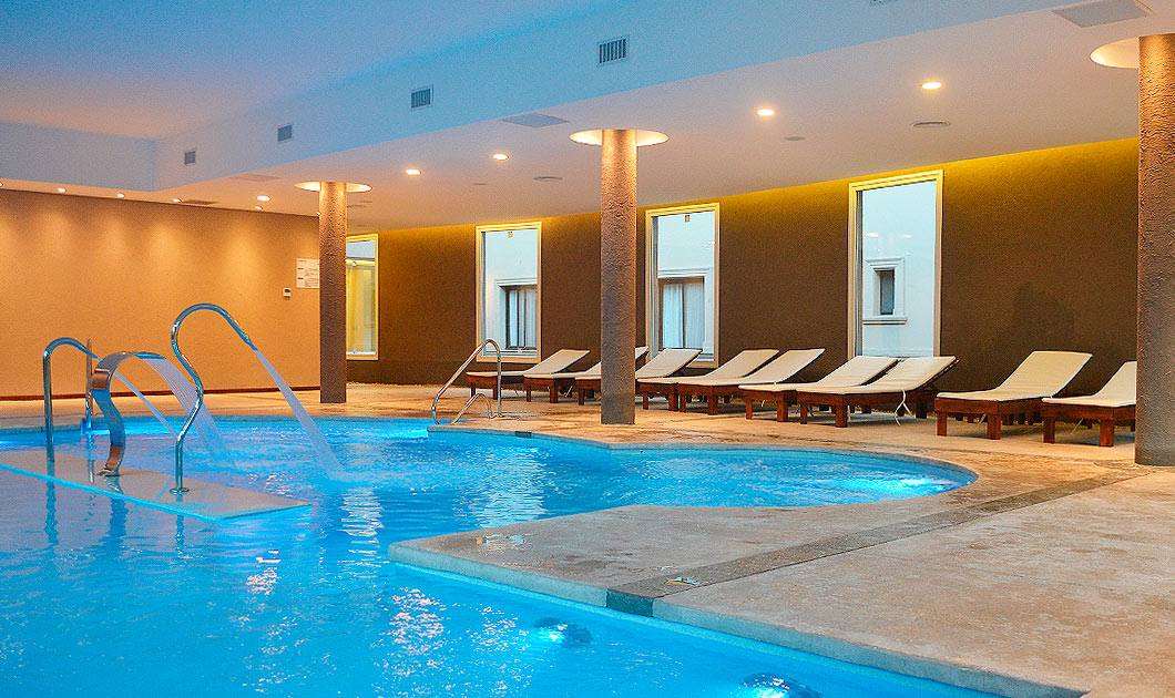 Howard Johnson by Wyndham Escobar Hotel