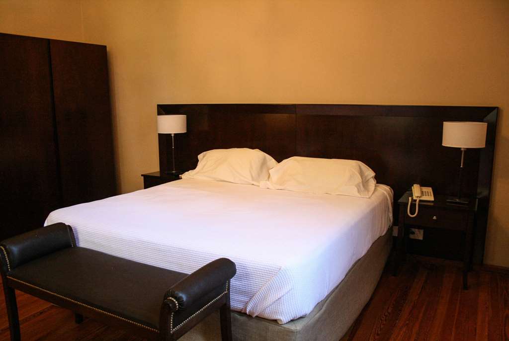 Howard Johnson by Wyndham Escobar Hotel