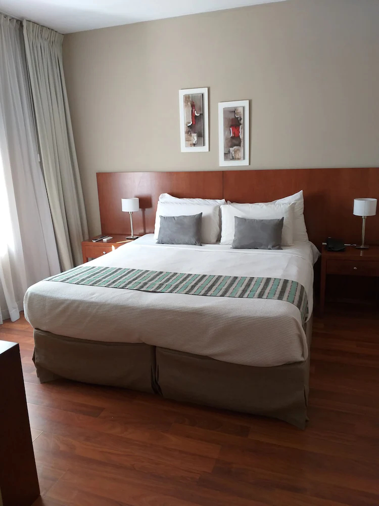 Howard Johnson by Wyndham Escobar Hotel