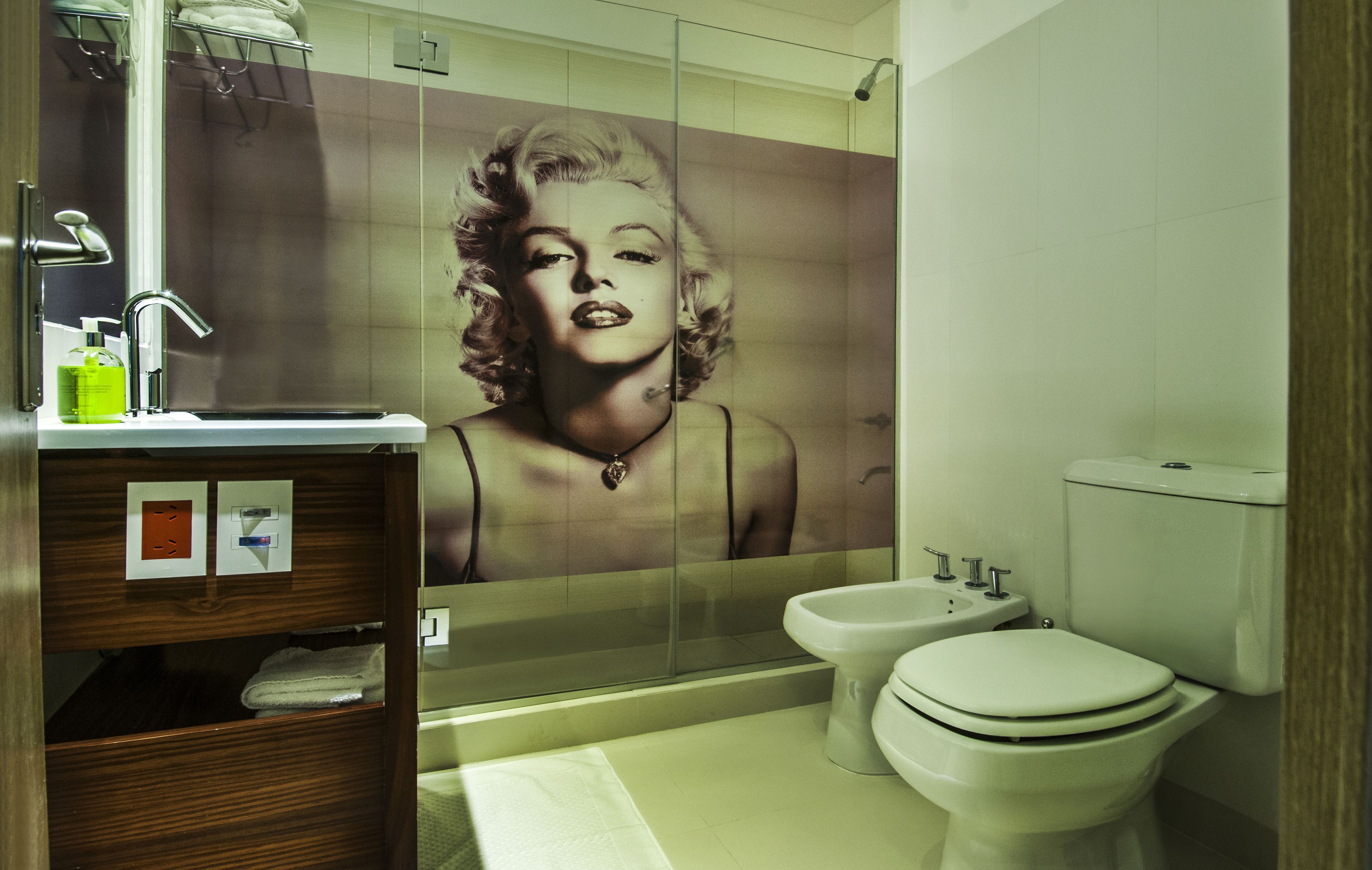 Shoshana Apart Boutique