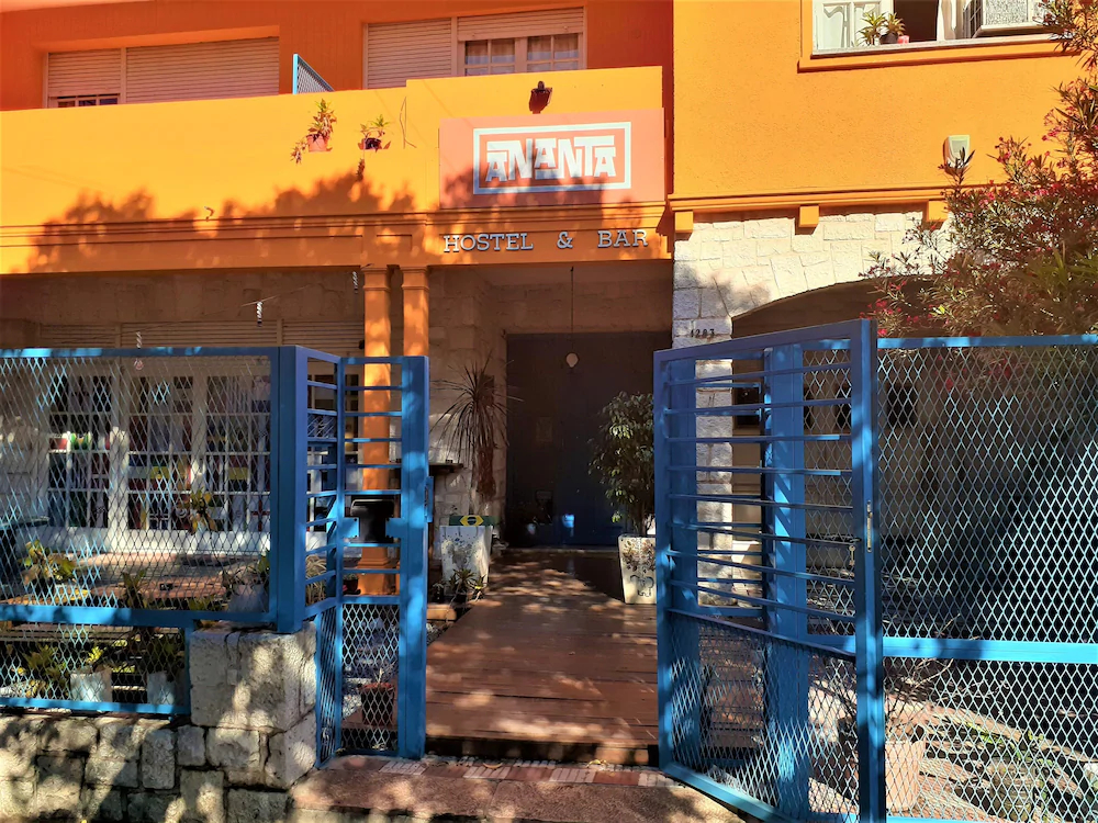 Ananta Hostel & Bar