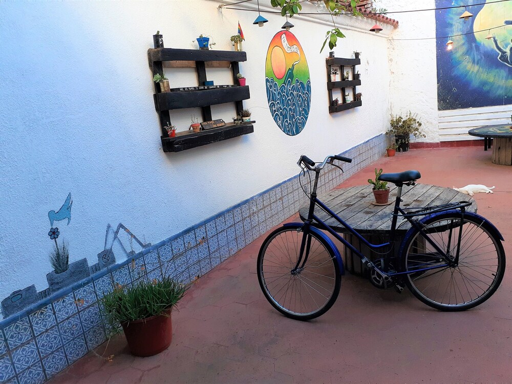 Ananta Hostel & Bar