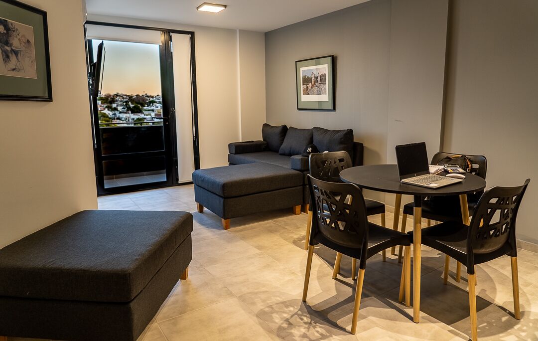 Midhouse Smart Flat