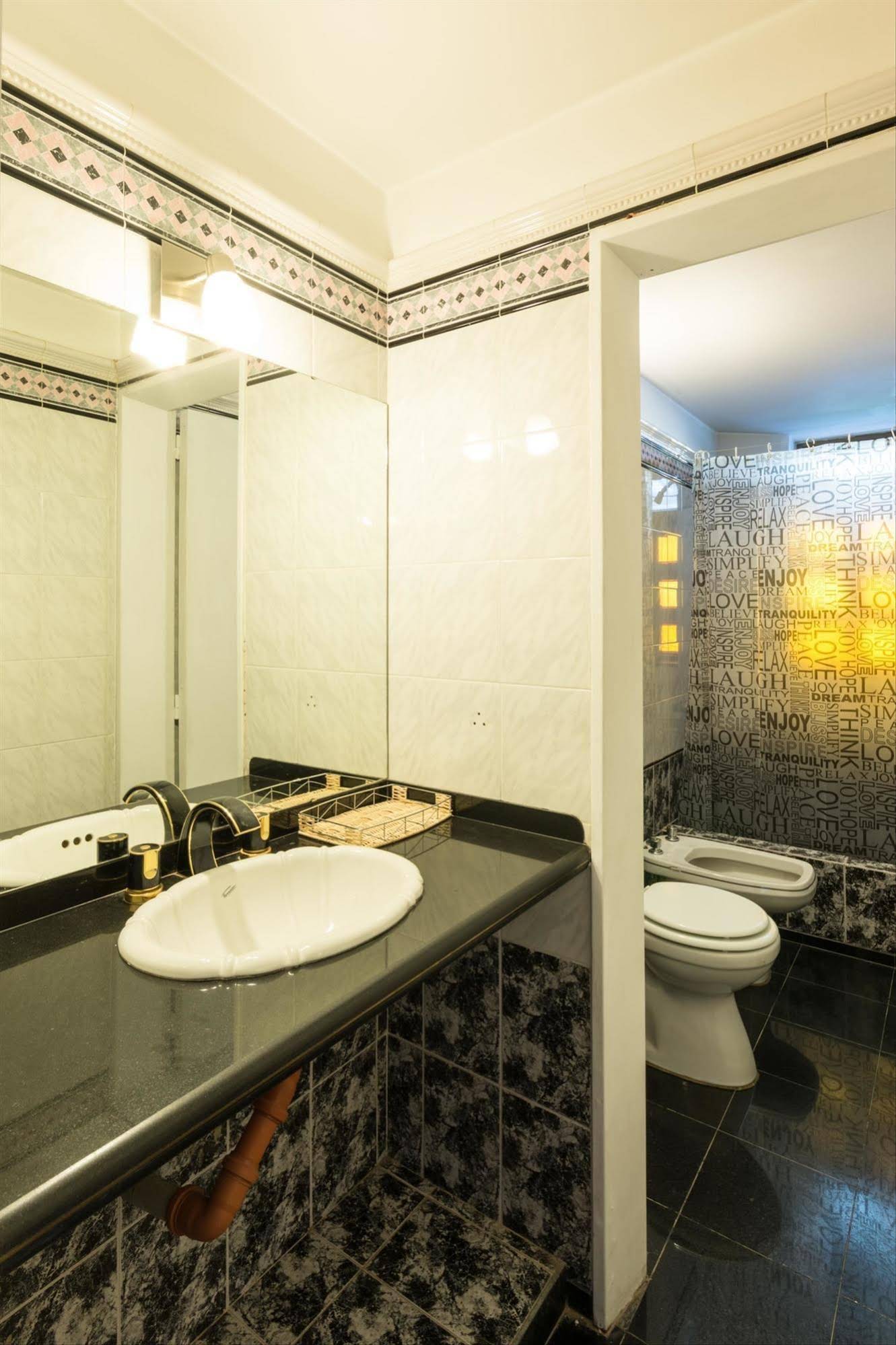 Onas Hostel & Suites