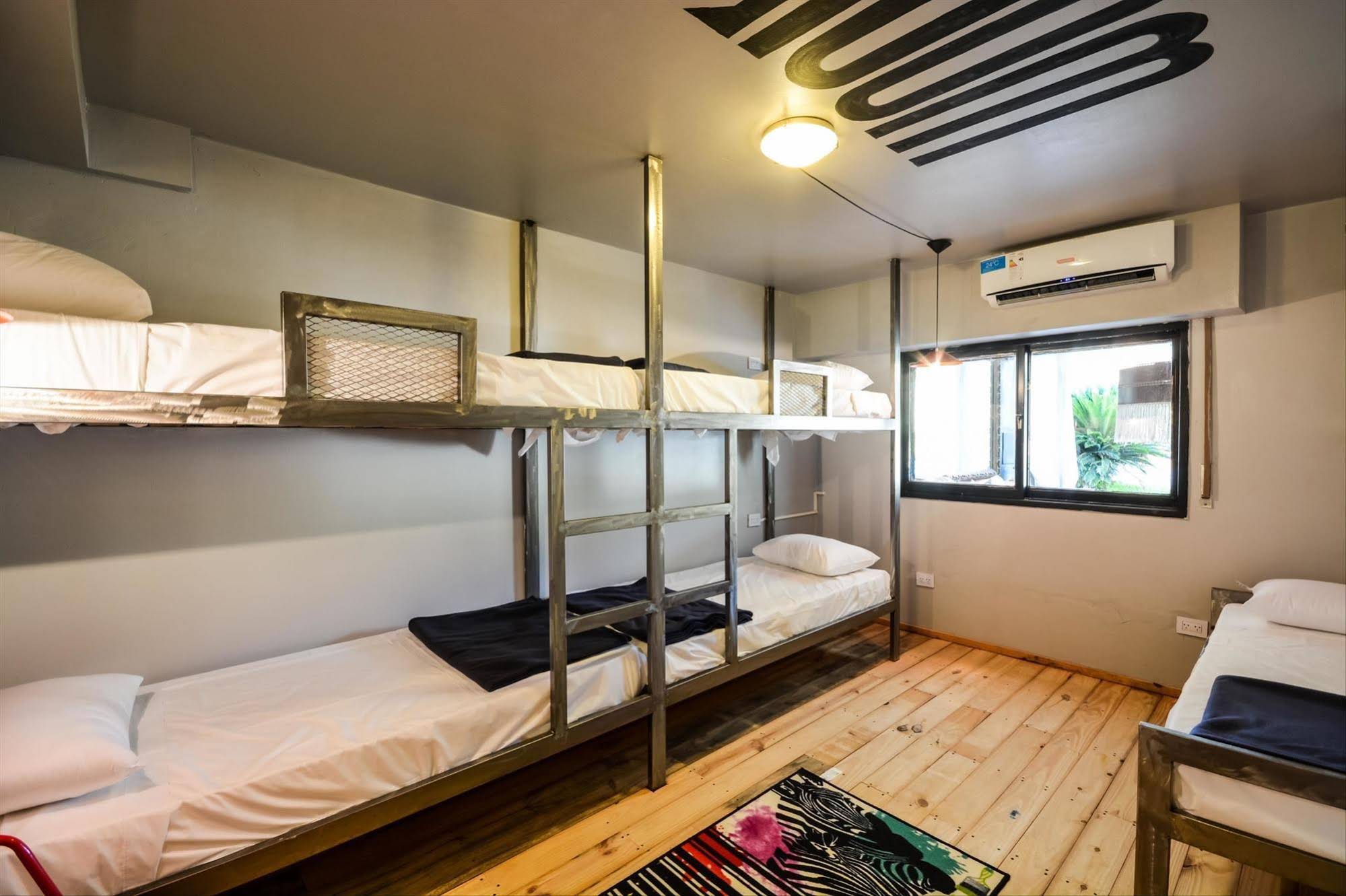 Onas Hostel & Suites