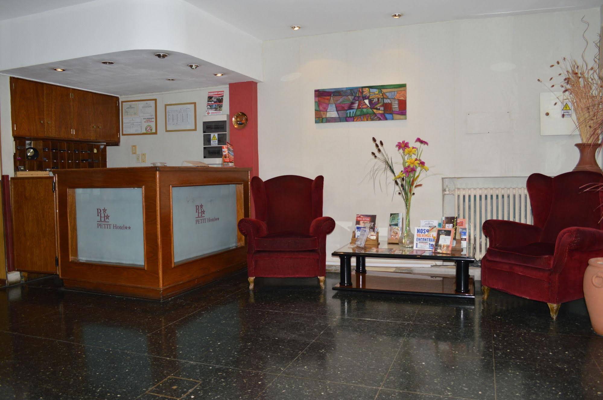 Hotel Petit