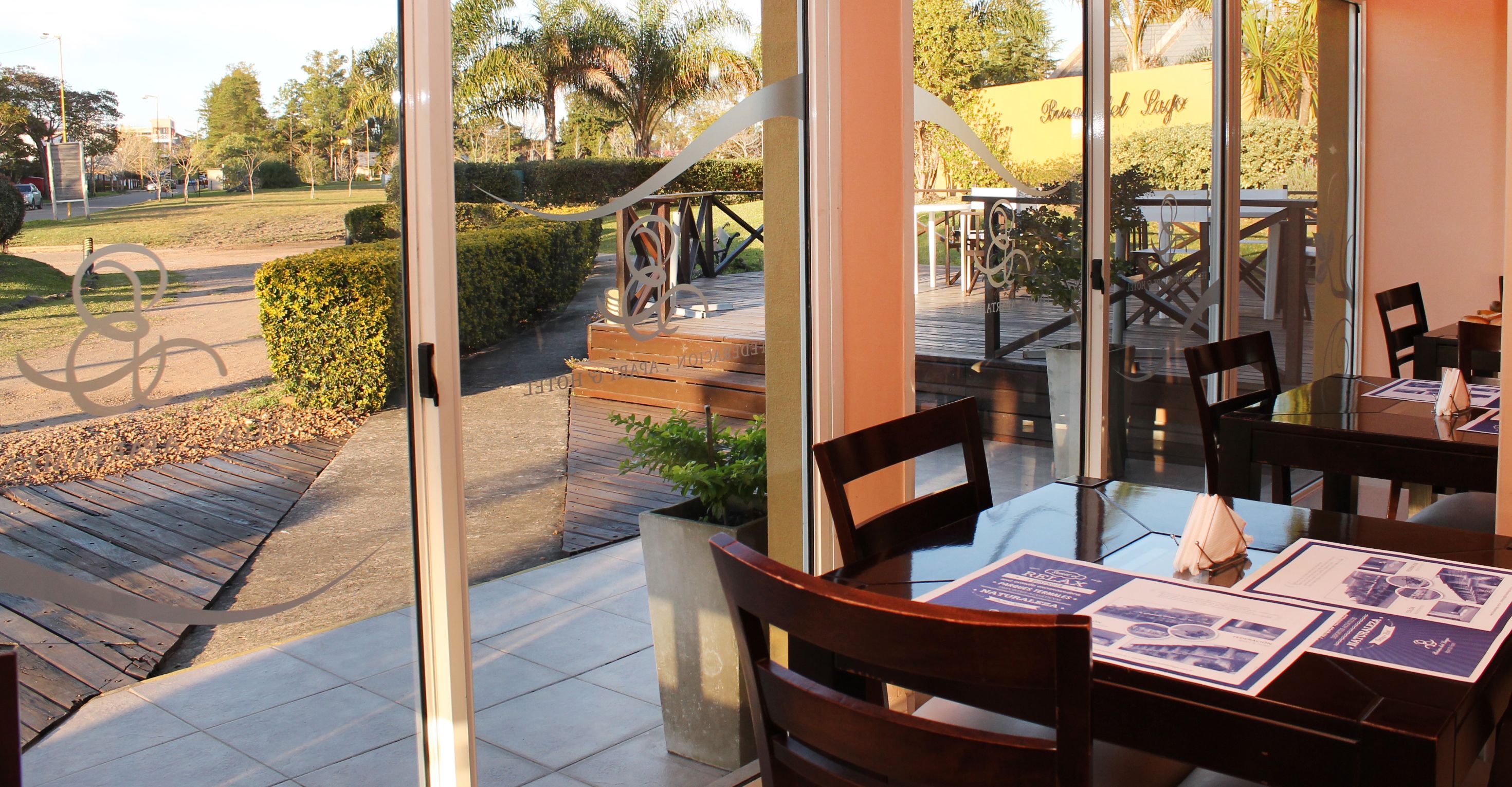 Brisas del Lago Apart and Hotel