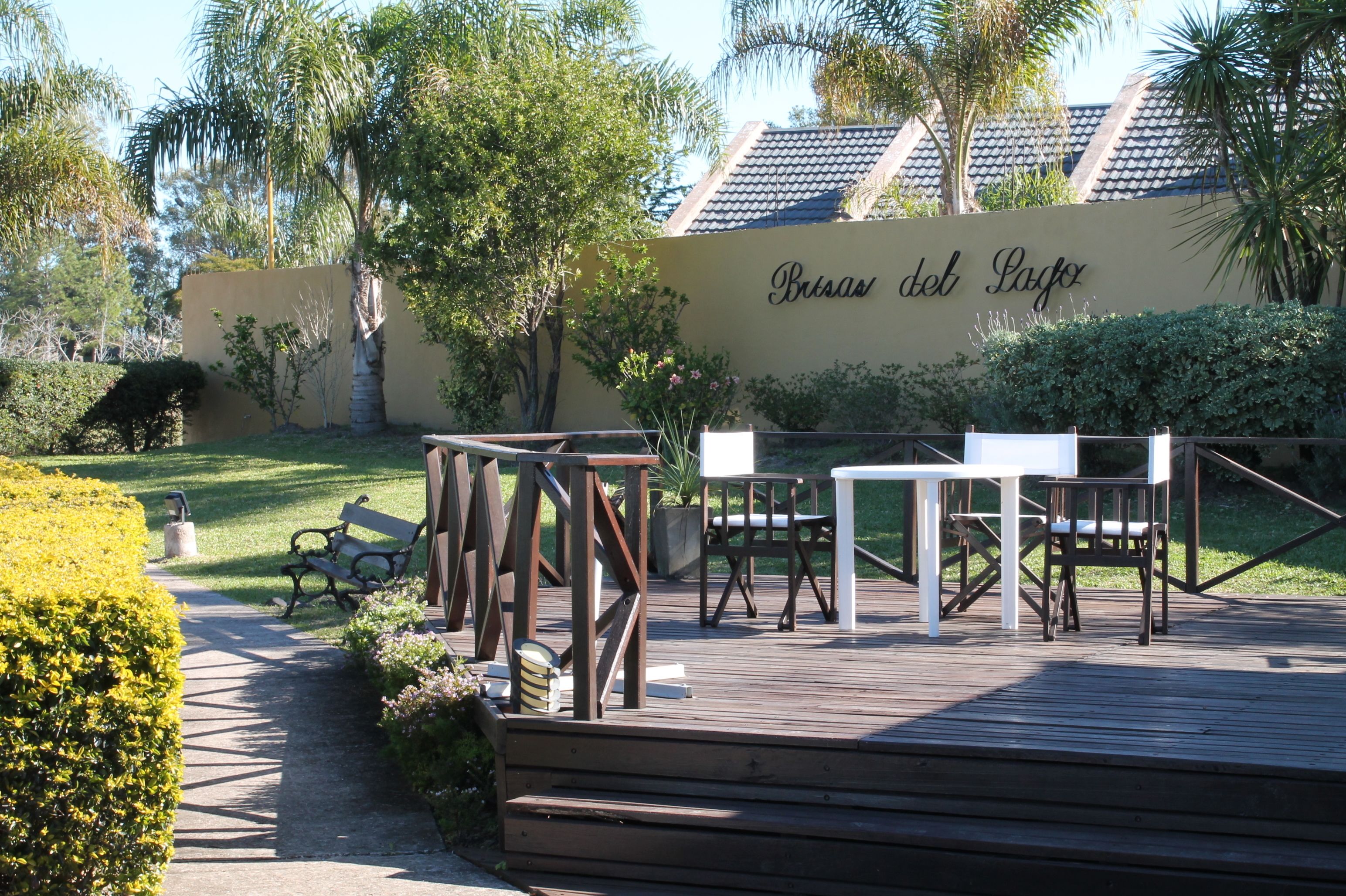Brisas del Lago Apart and Hotel