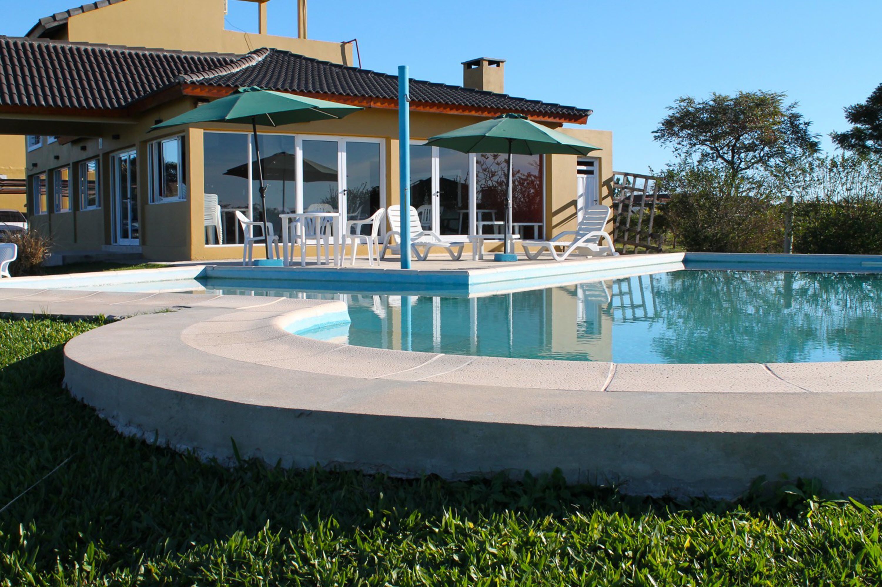 Brisas del Lago Apart and Hotel