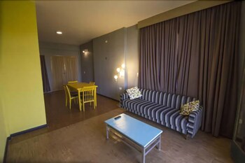 City Hotel
