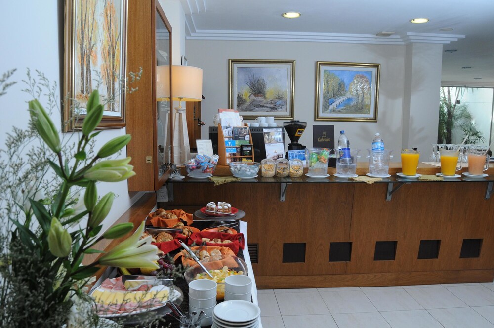 Parra Hotel & Suites