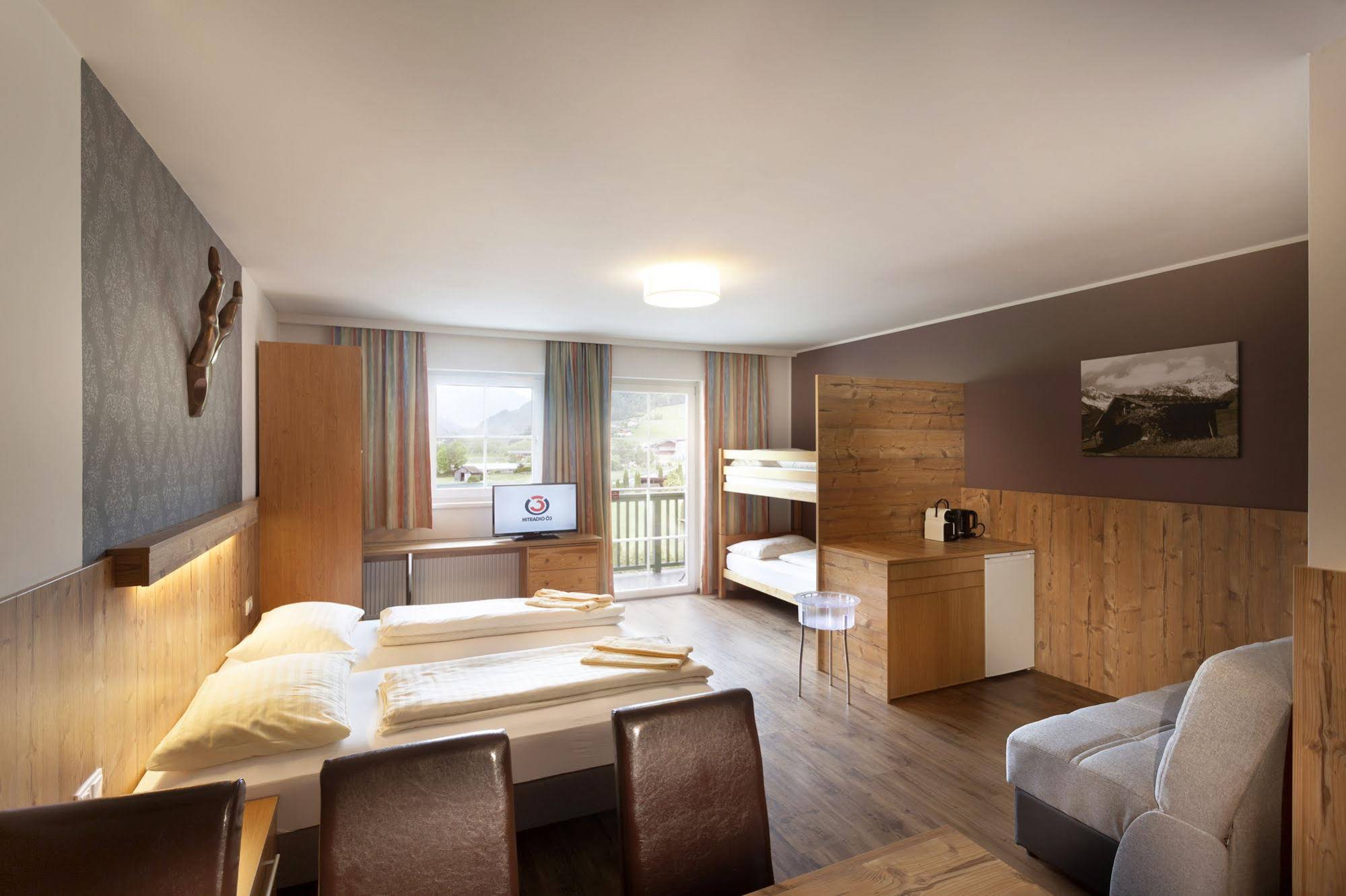 AlpenParks Hotel & Apartment Montana Matrei