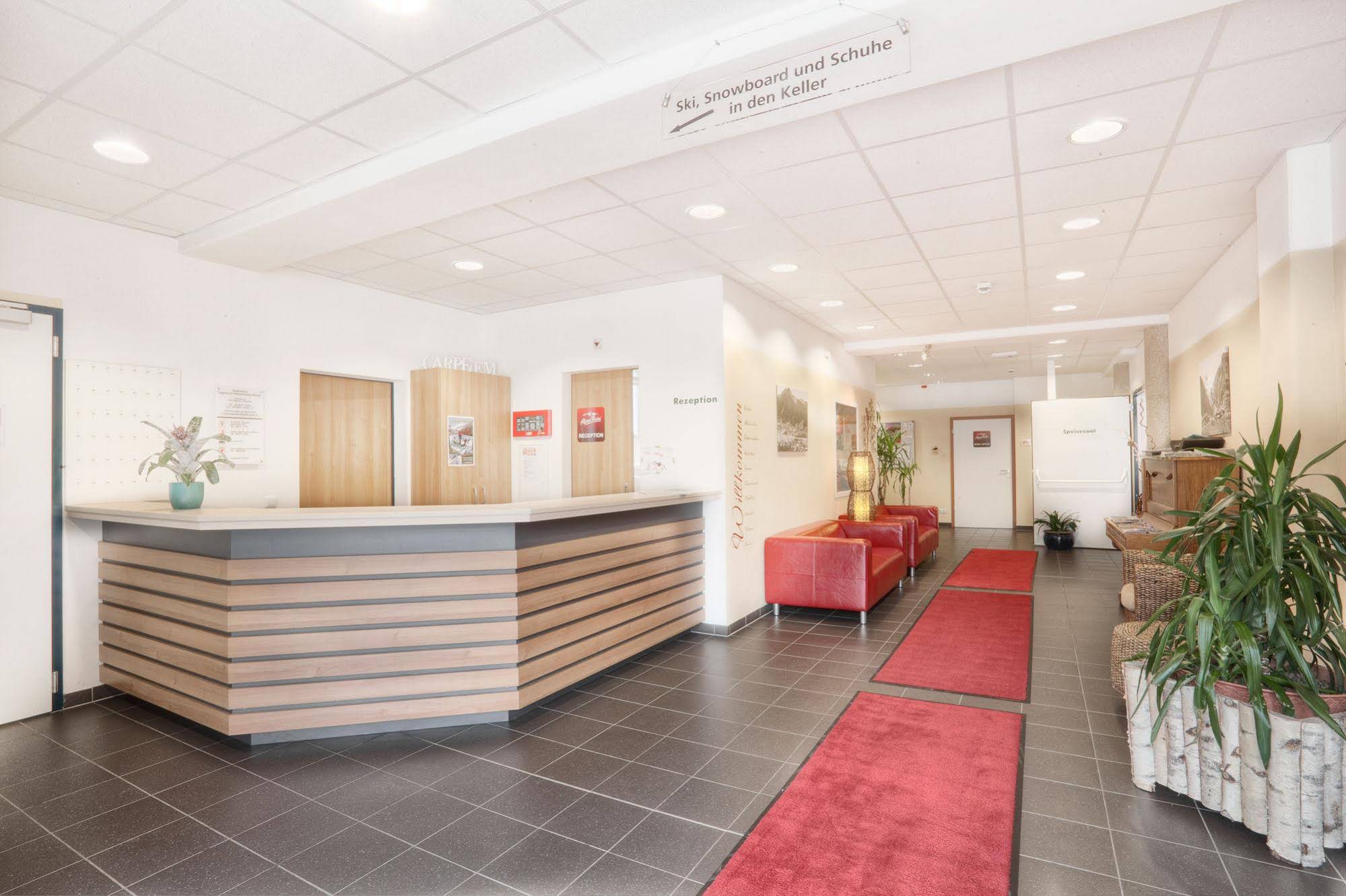 AlpenParks Hotel & Apartment Montana Matrei