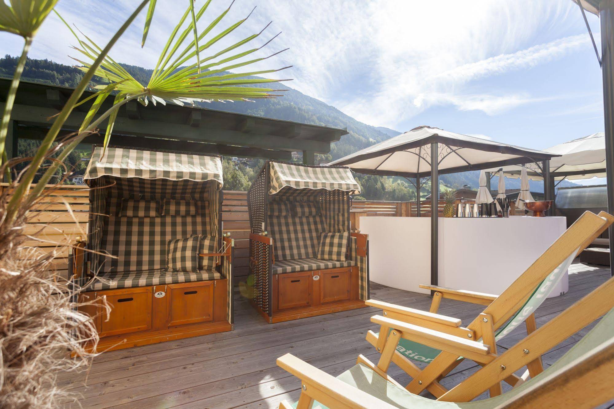 AlpenParks Hotel & Apartment Montana Matrei