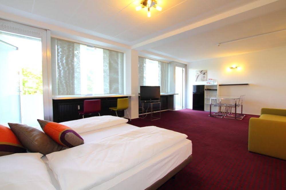 College Garden Hotel