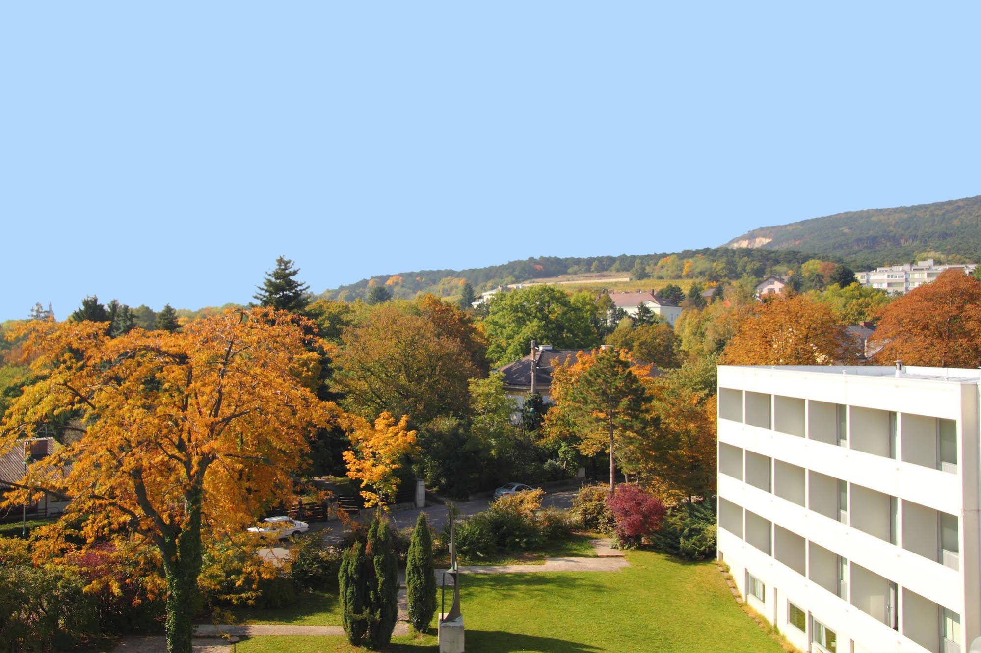 College Garden Hotel