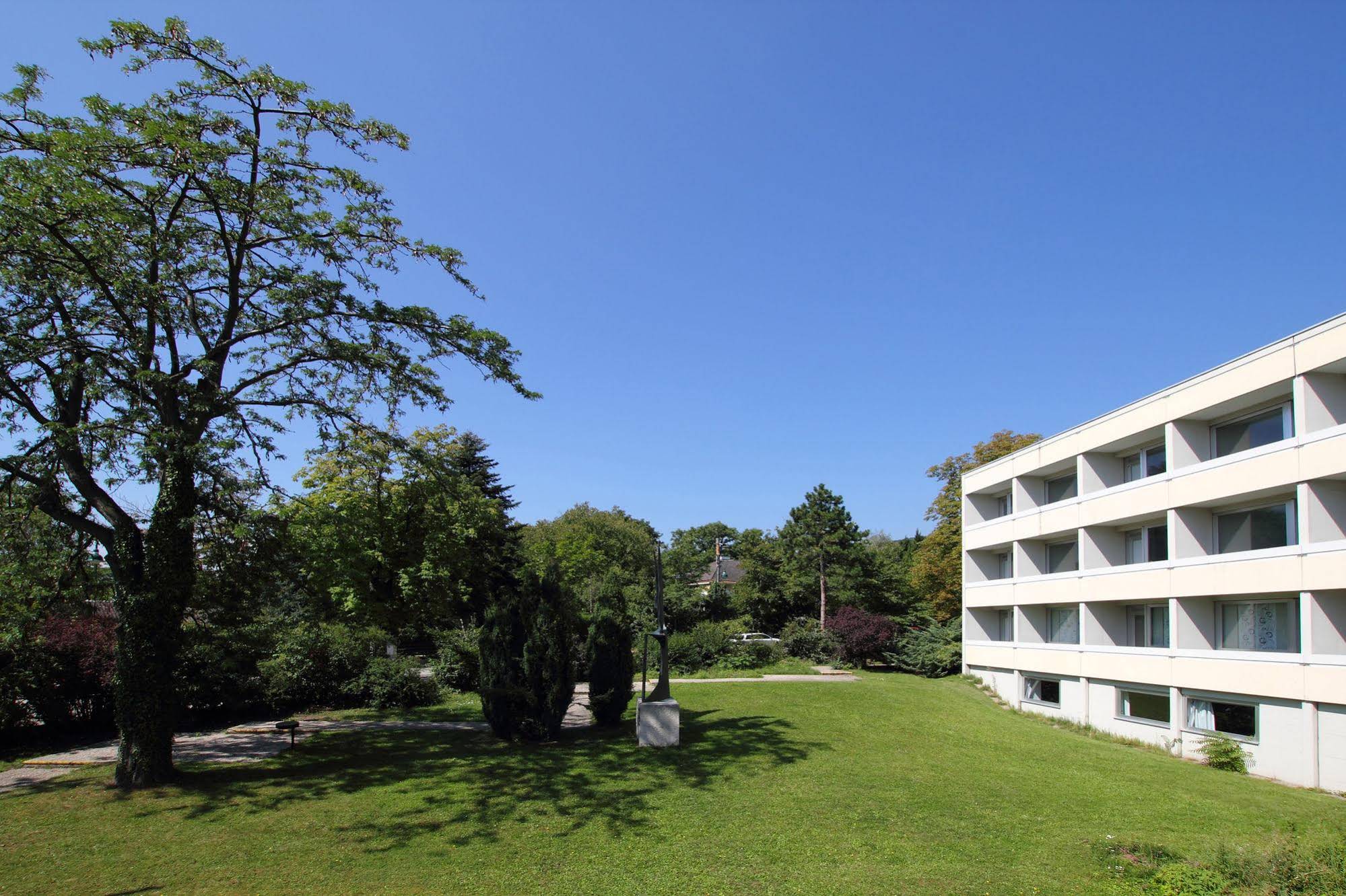 College Garden Hotel