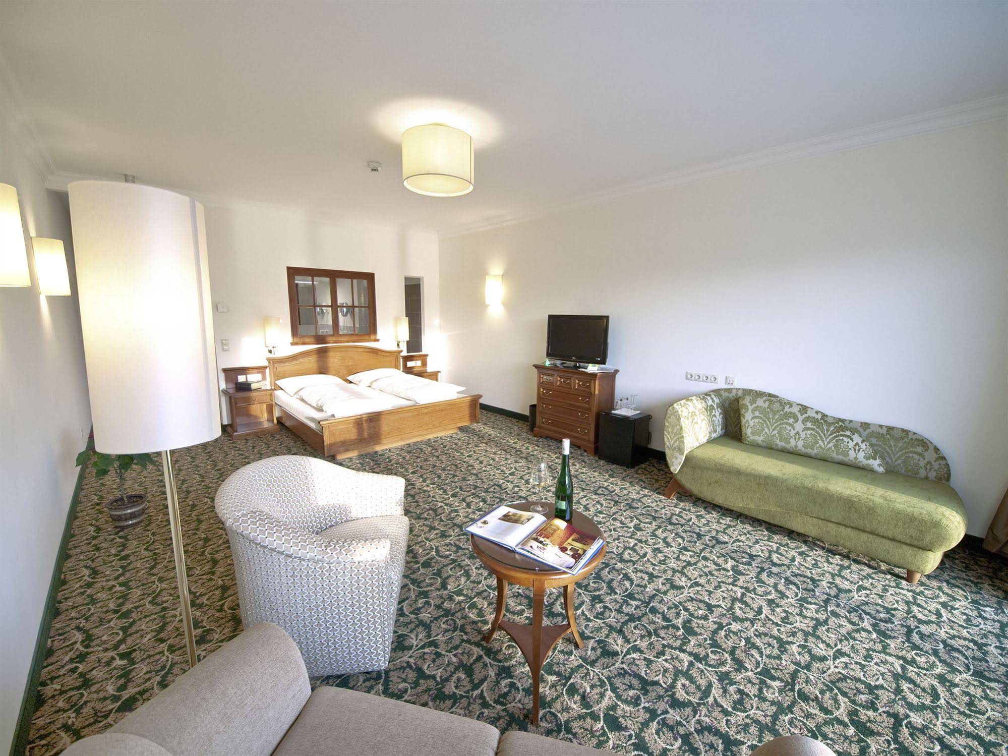 Gartenhotel & Weingut Pfeffel
