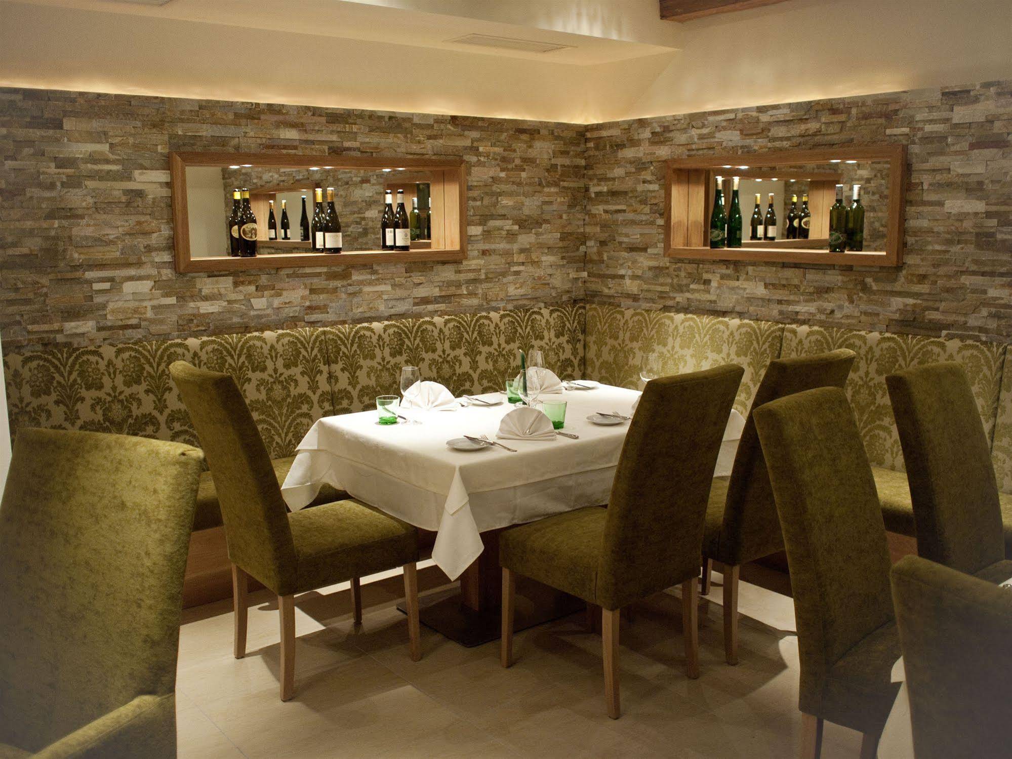 Gartenhotel & Weingut Pfeffel