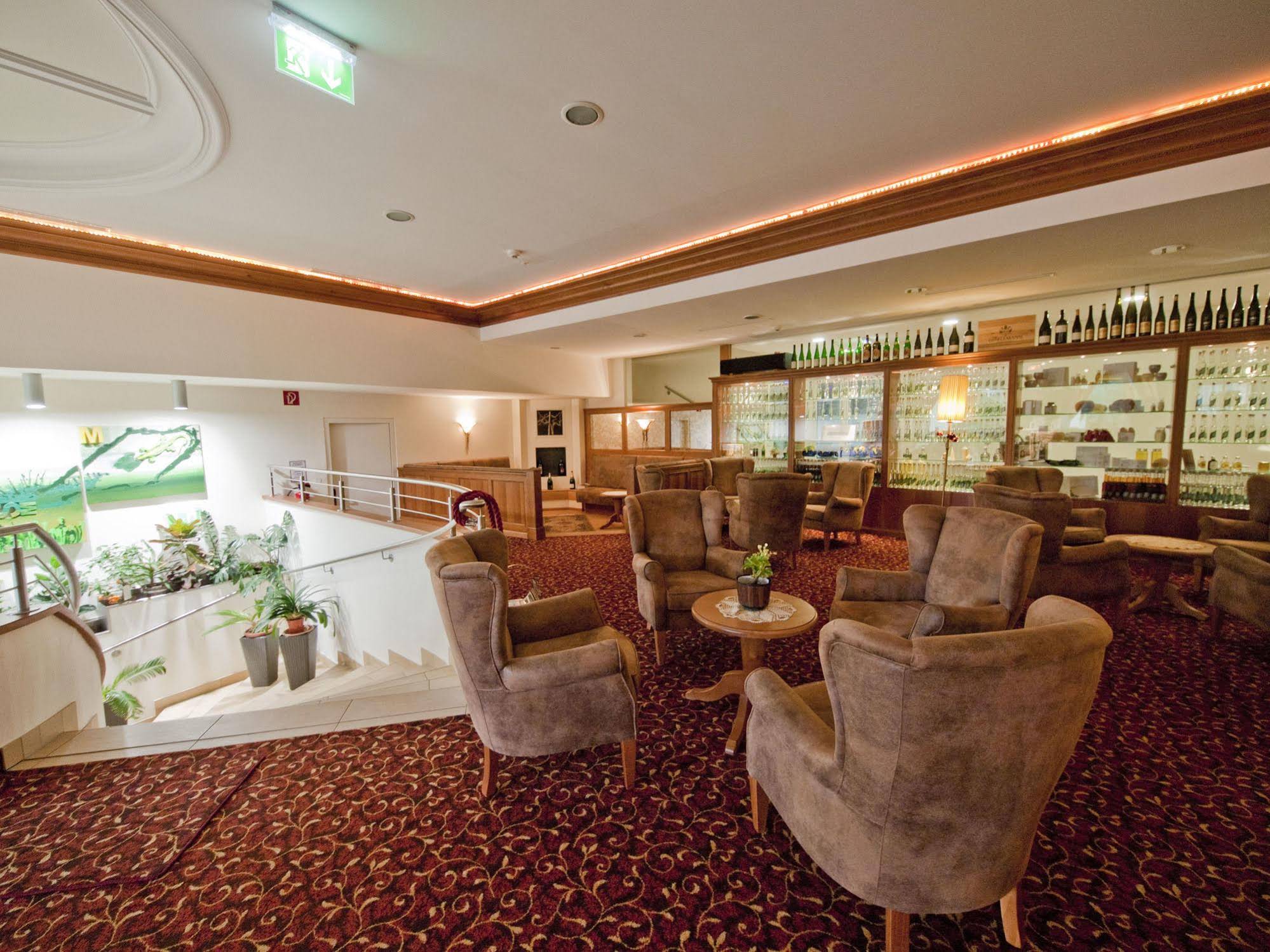 Gartenhotel & Weingut Pfeffel