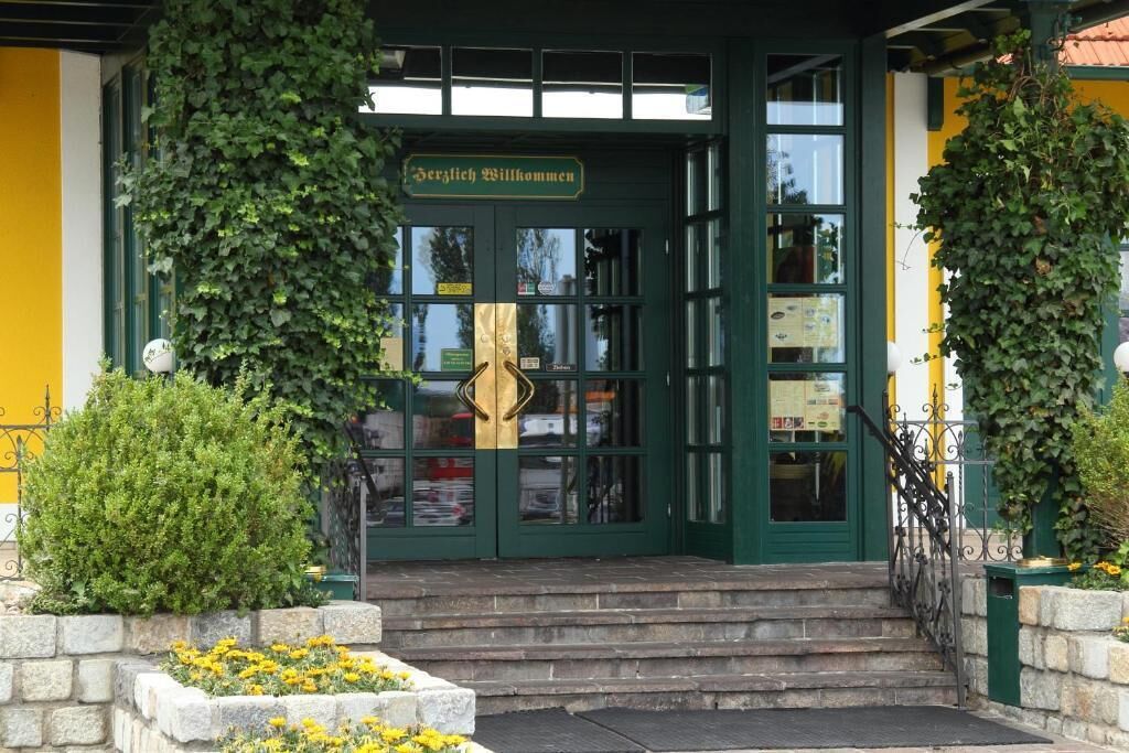 Oldtimer Autobahnrestaurant & Motorhotel Guntramsdorf