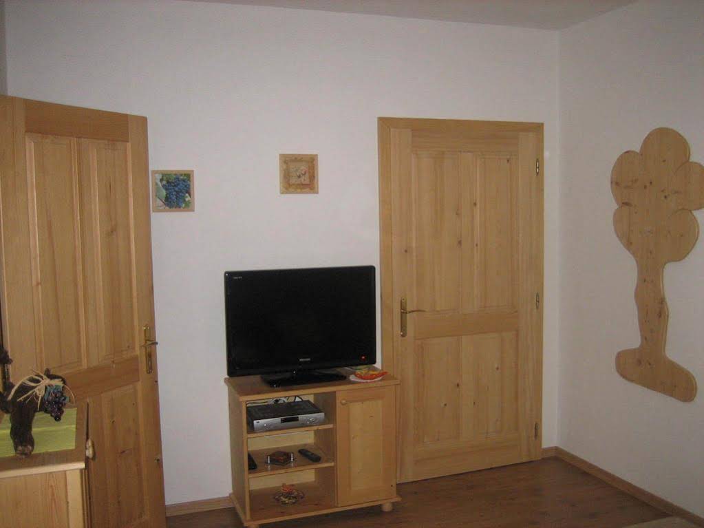 Weingut Schwalm - Gästezimmer Schwalbennest