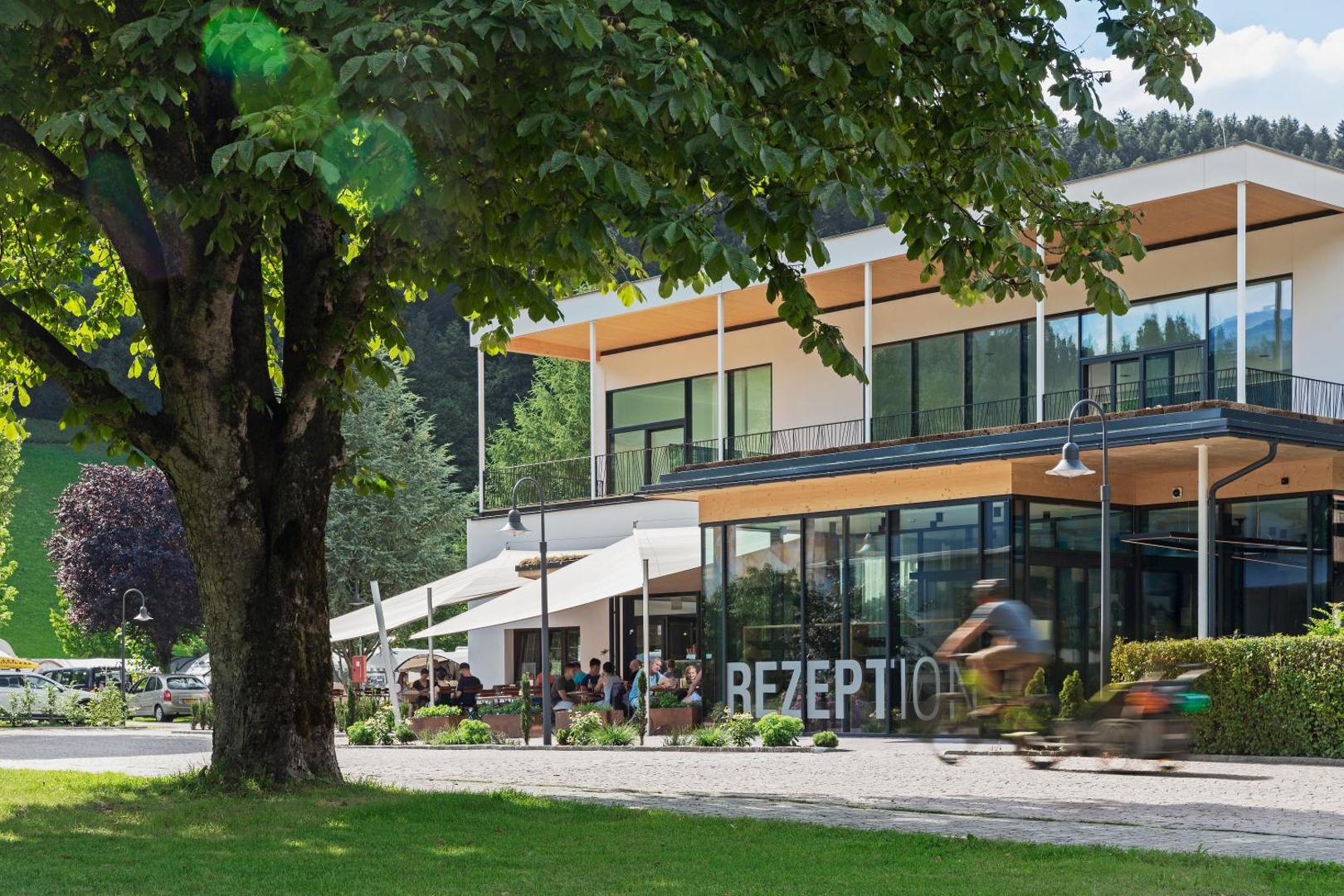 Natürlich Hell Apartments