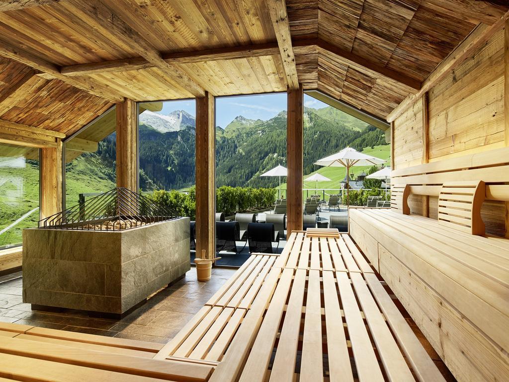 Hotel Berghof Crystal Spa & Sports