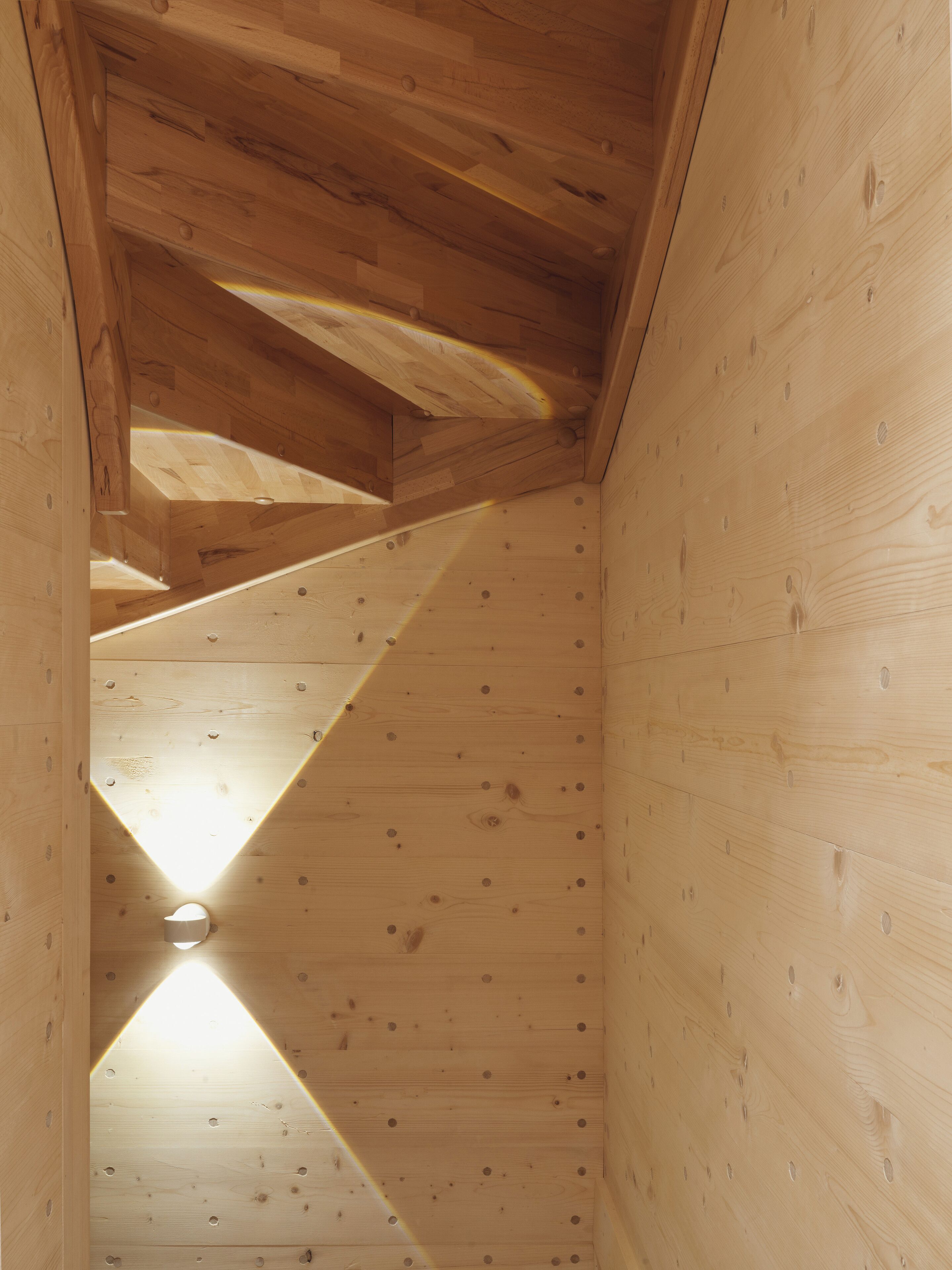 Mondholz - Urban Inn 24-7